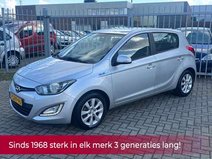 Hyundai i20 1.2i i-Deal 5 deurs 86PK! NL AUTO NAP! Airco l LED