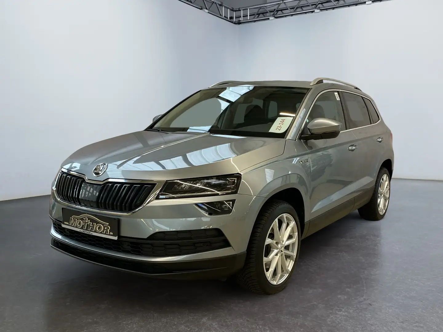 Skoda Karoq Style 1.5 TSI DSG ACC LED Kessy Climatronic Szürke - 2