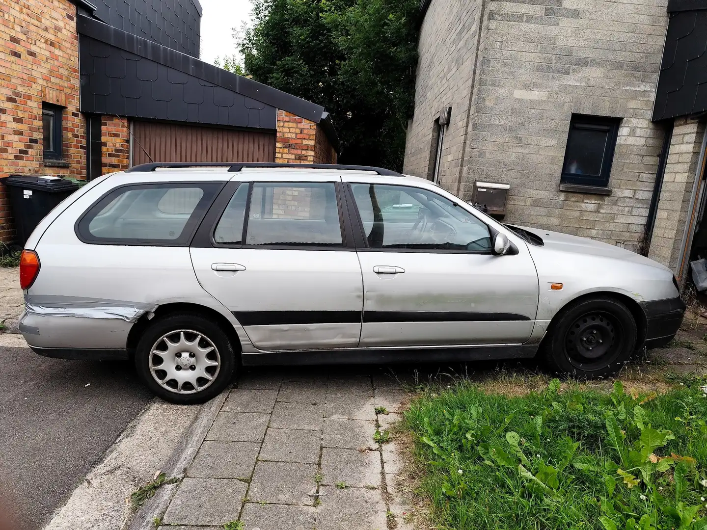 Nissan Primera Break 1.8i Acenta A - 2