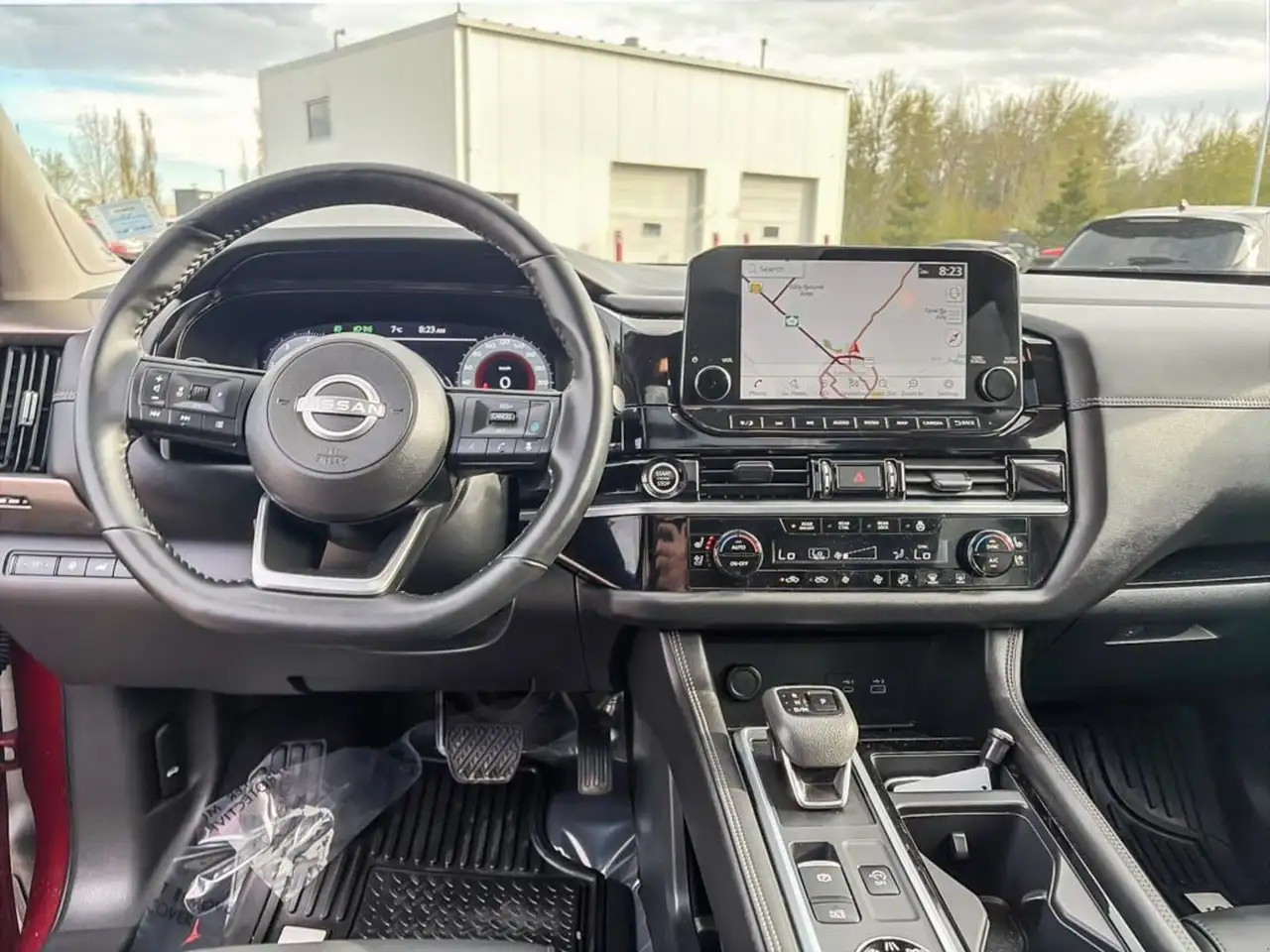 Nissan Pathfinder снимка Nissan Pathfinder