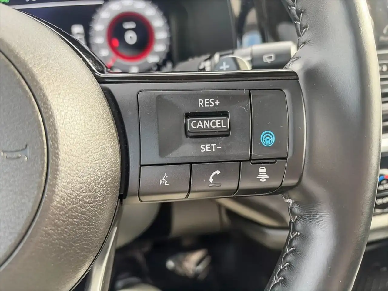 Nissan Pathfinder снимка Nissan Pathfinder