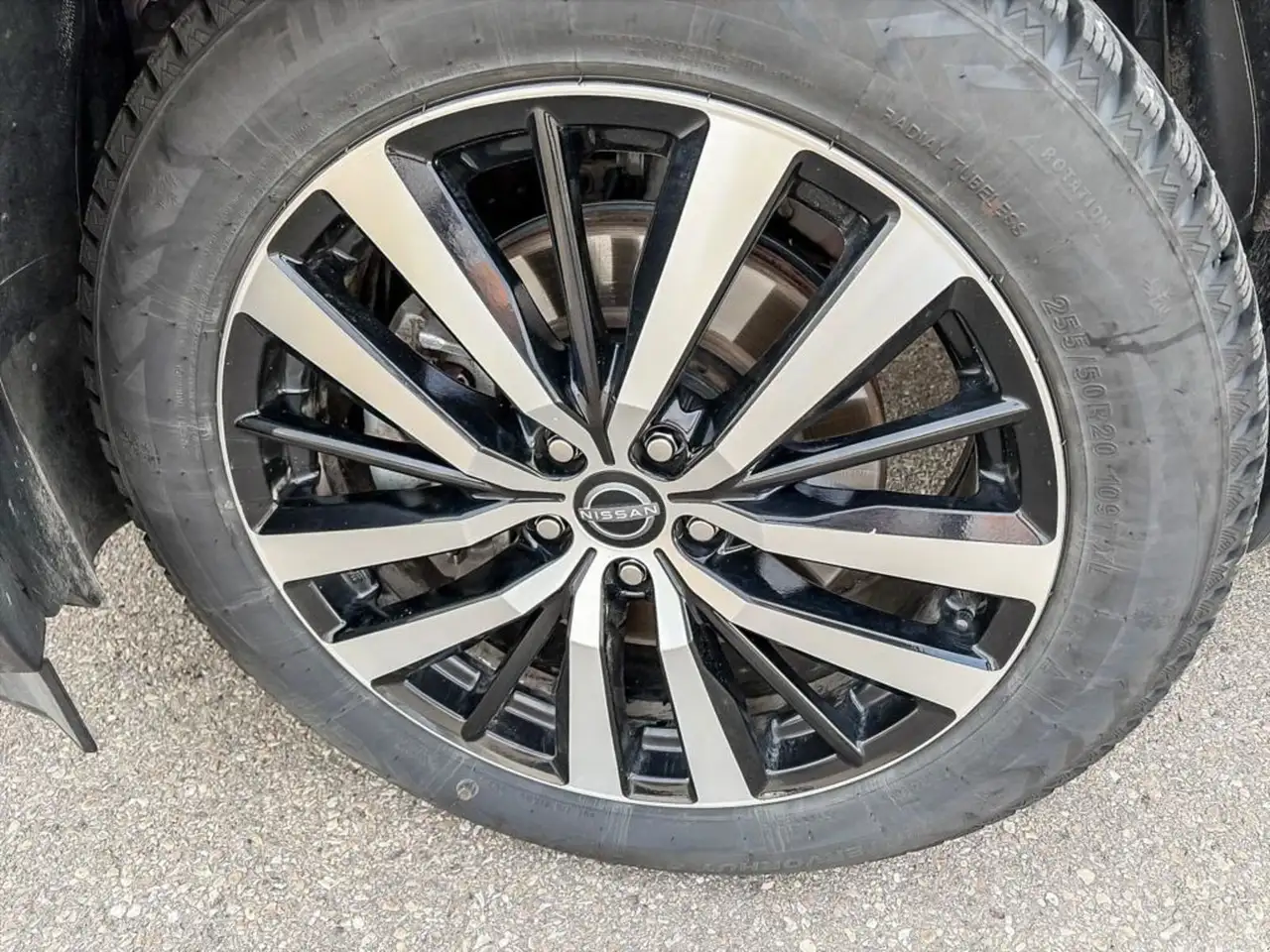 Nissan Pathfinder снимка Nissan Pathfinder