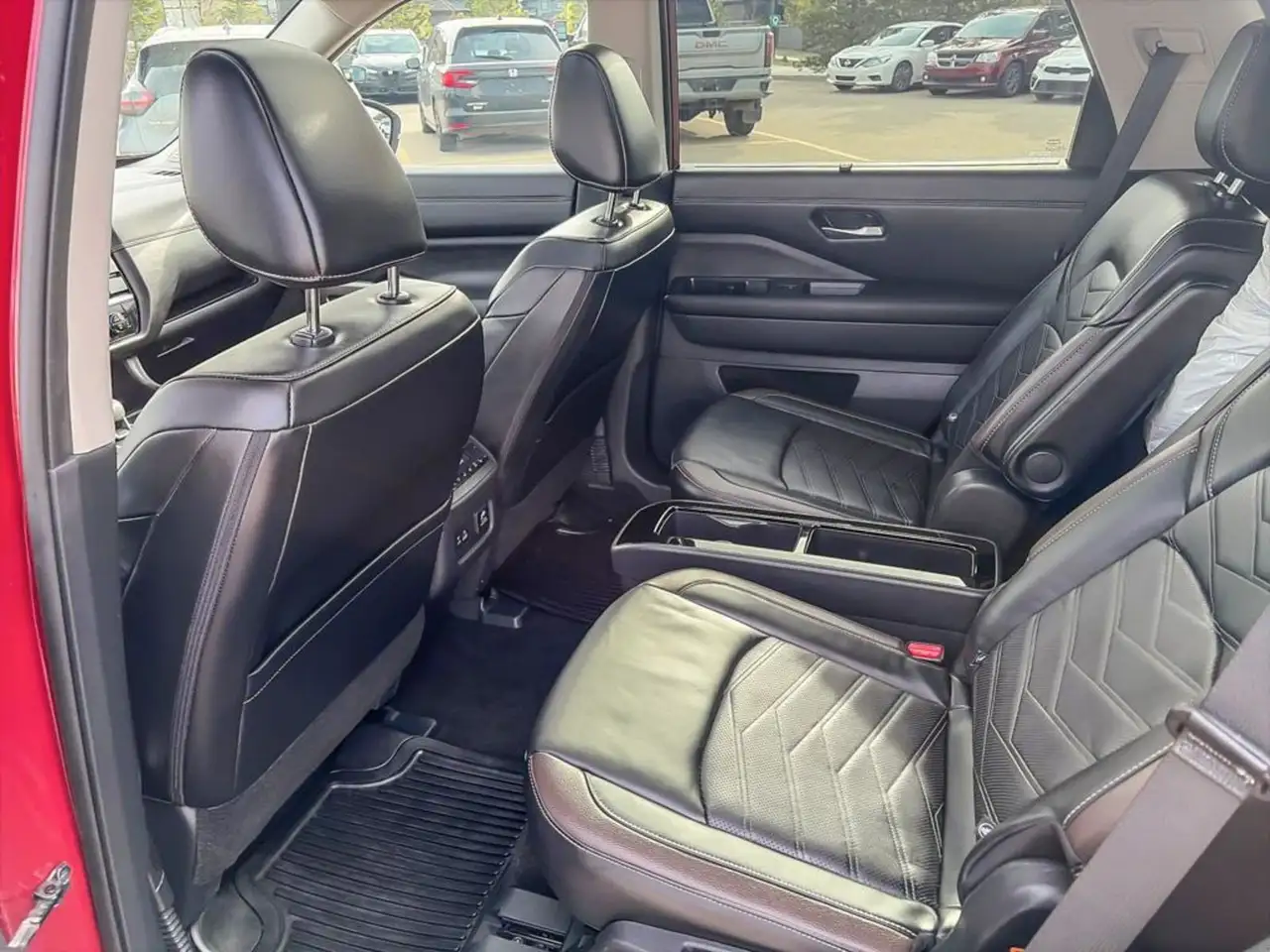 Nissan Pathfinder снимка Nissan Pathfinder