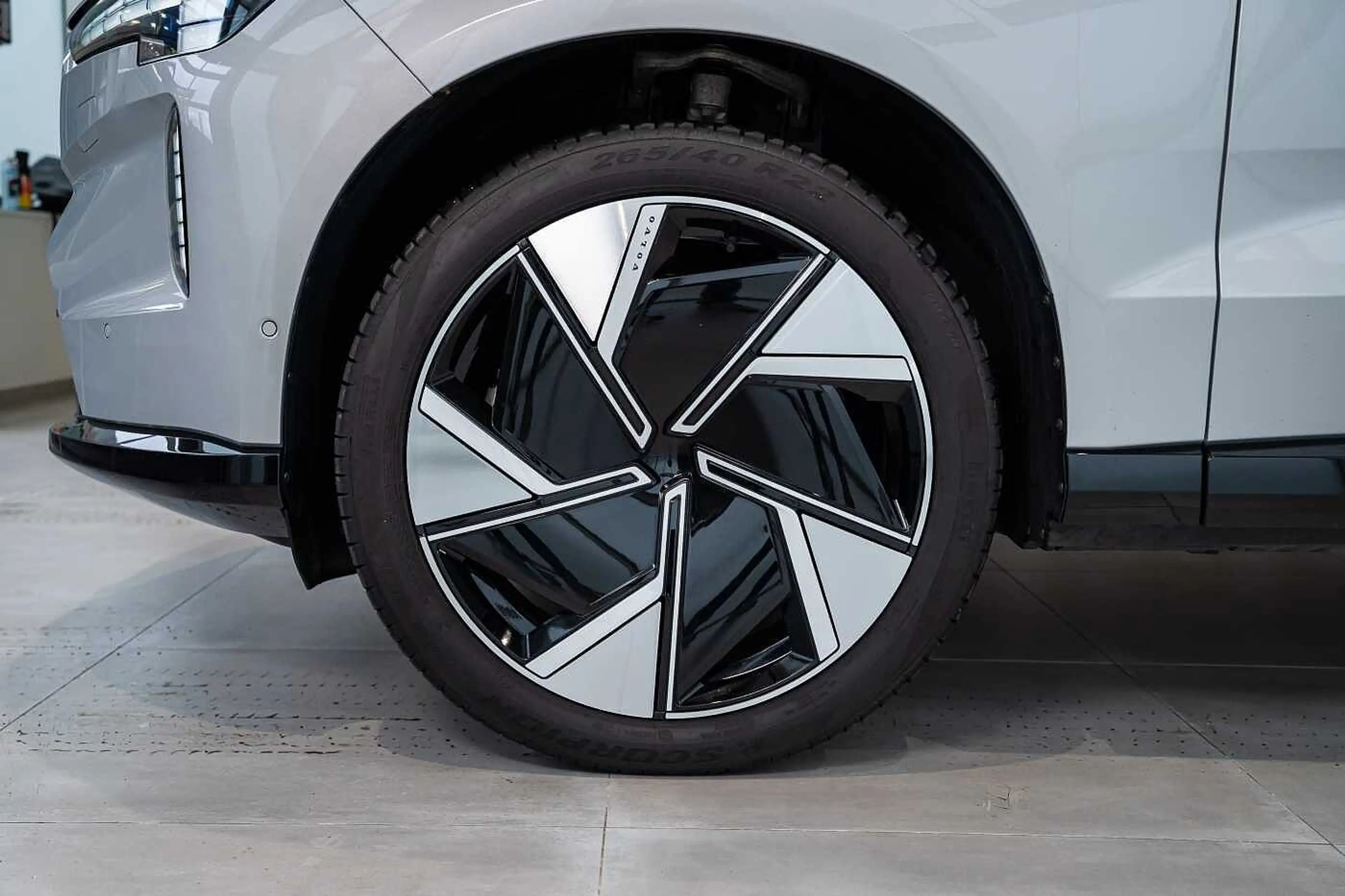 Volvo EX90 Plus Twin Motor 7 places — photo 9