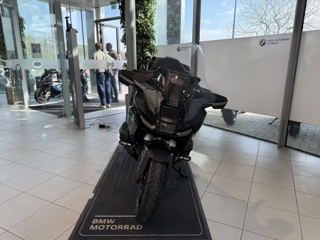 BMW R 1300 RT view 5