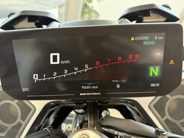 BMW R 1300 RT view 8
