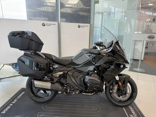 BMW R 1300 RT view 2