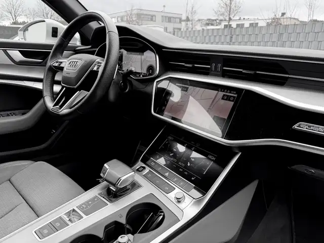 Audi A6 Avant view 12