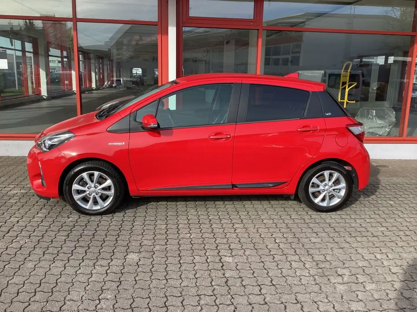 Toyota Yaris Hybrid 1.5 VVT-i Y20 Team Deutschland Rot - 2