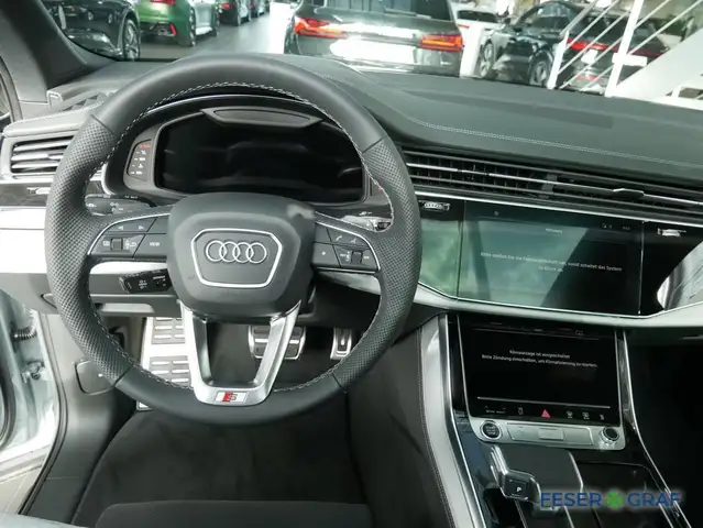Audi Q7 view 13