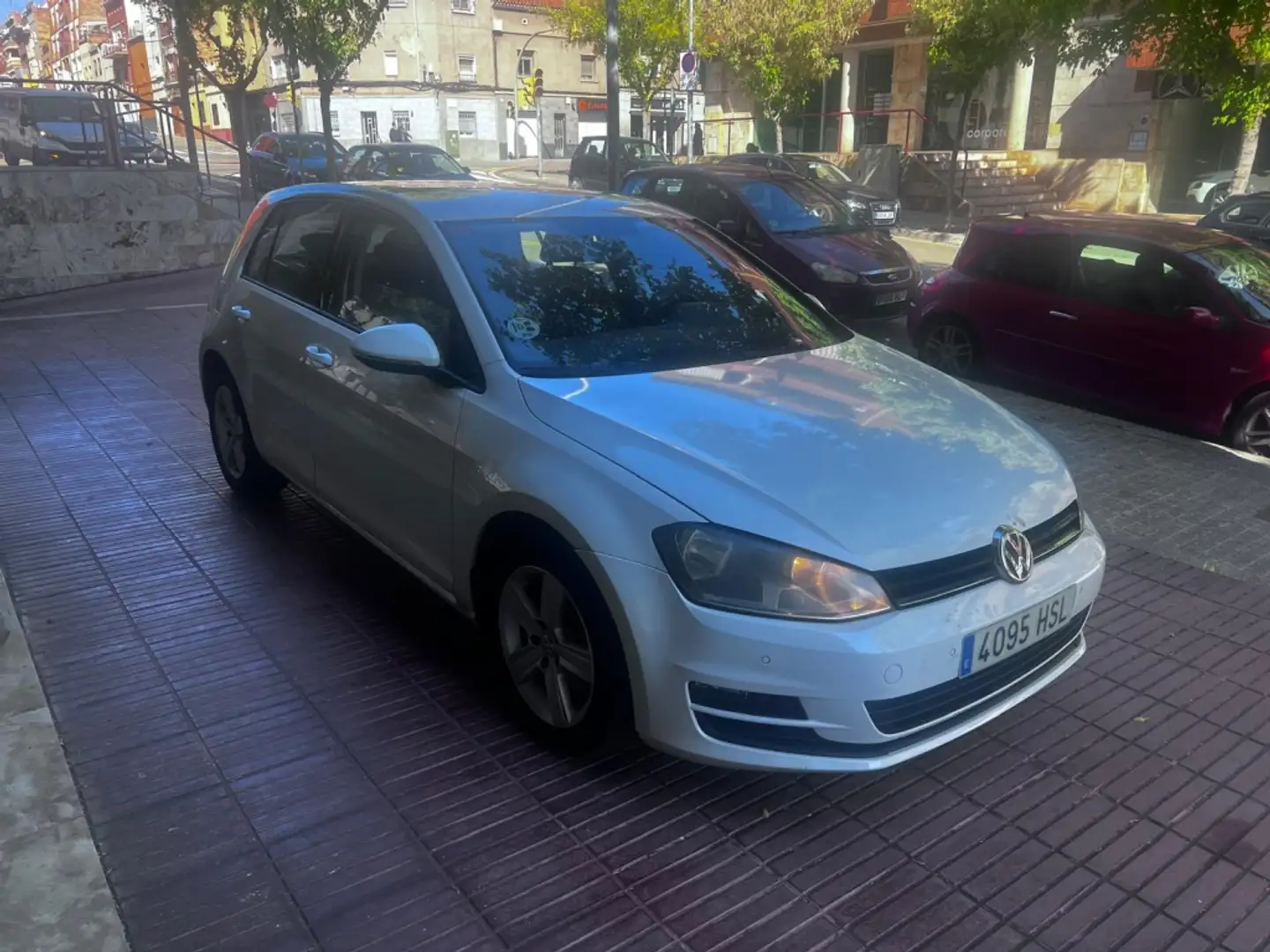 Volkswagen Golf 1.6TDI CR BMT Advance 105 Weiß - 2