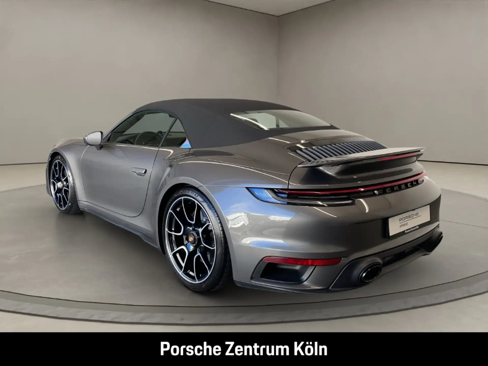 포르쉐 911 Turbo S Cabriolet 2024 회색 사진 3