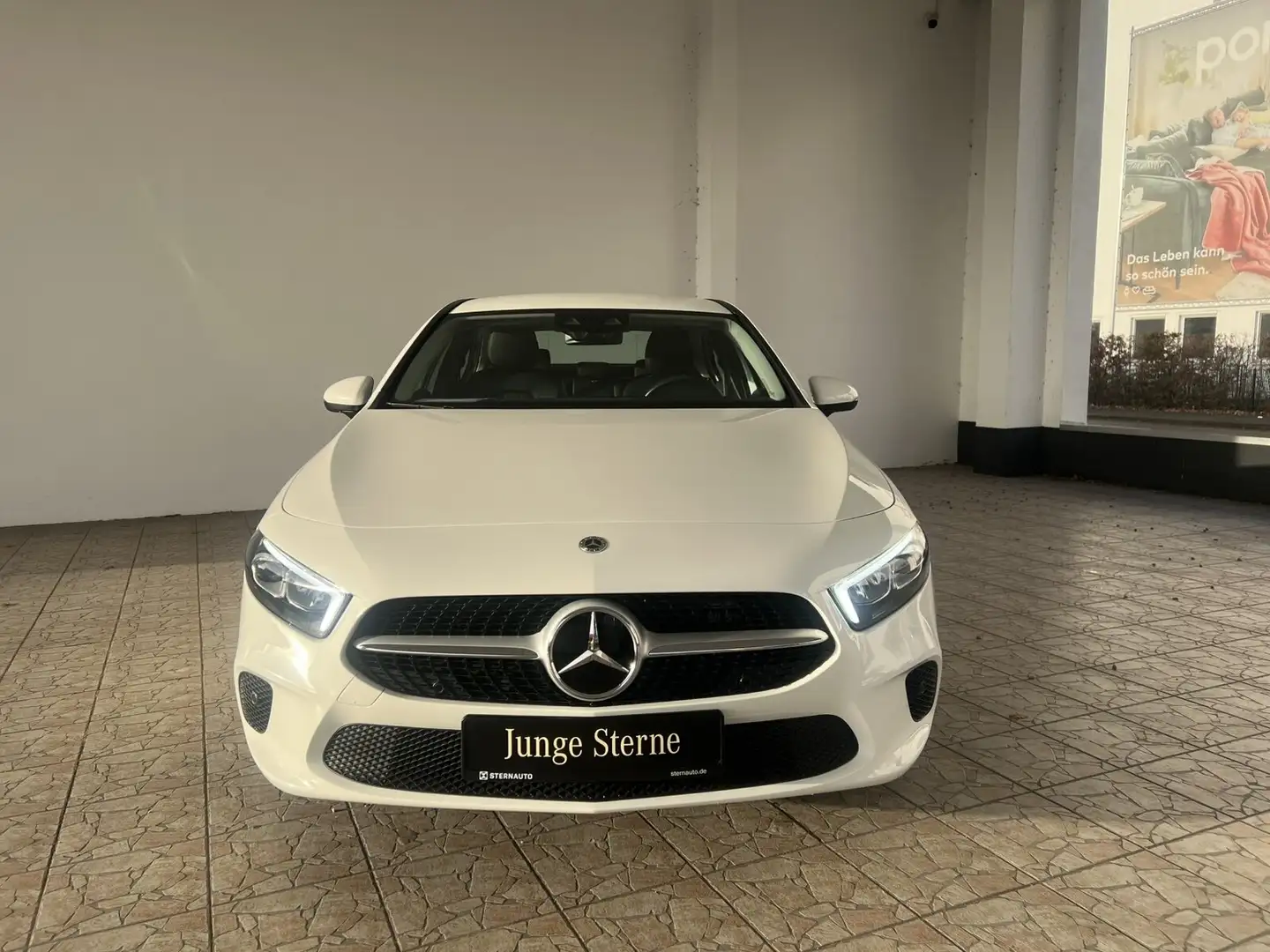 Mercedes-Benz A 250 A 250 e Limousine Progressive/Navi/Distronic/LED Weiß - 2