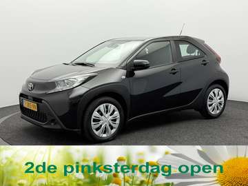 1.0 VVT-i MT Play | Camera | Carplay&Android | Ada