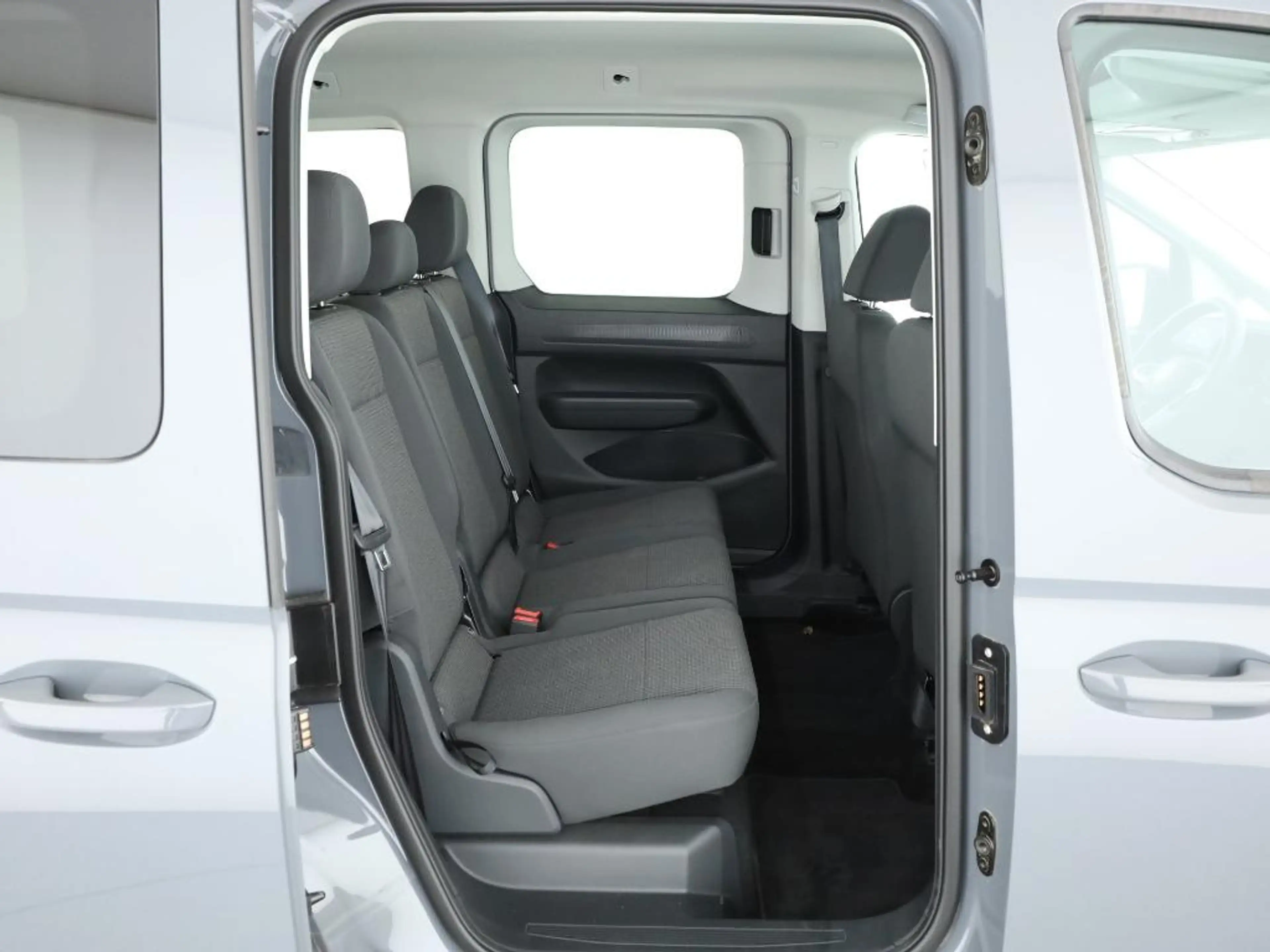 Volkswagen Caddy 1.5 TSI *DIGITAL*R-CAM*GRA*LANE*SHZ*DAB* — photo 7