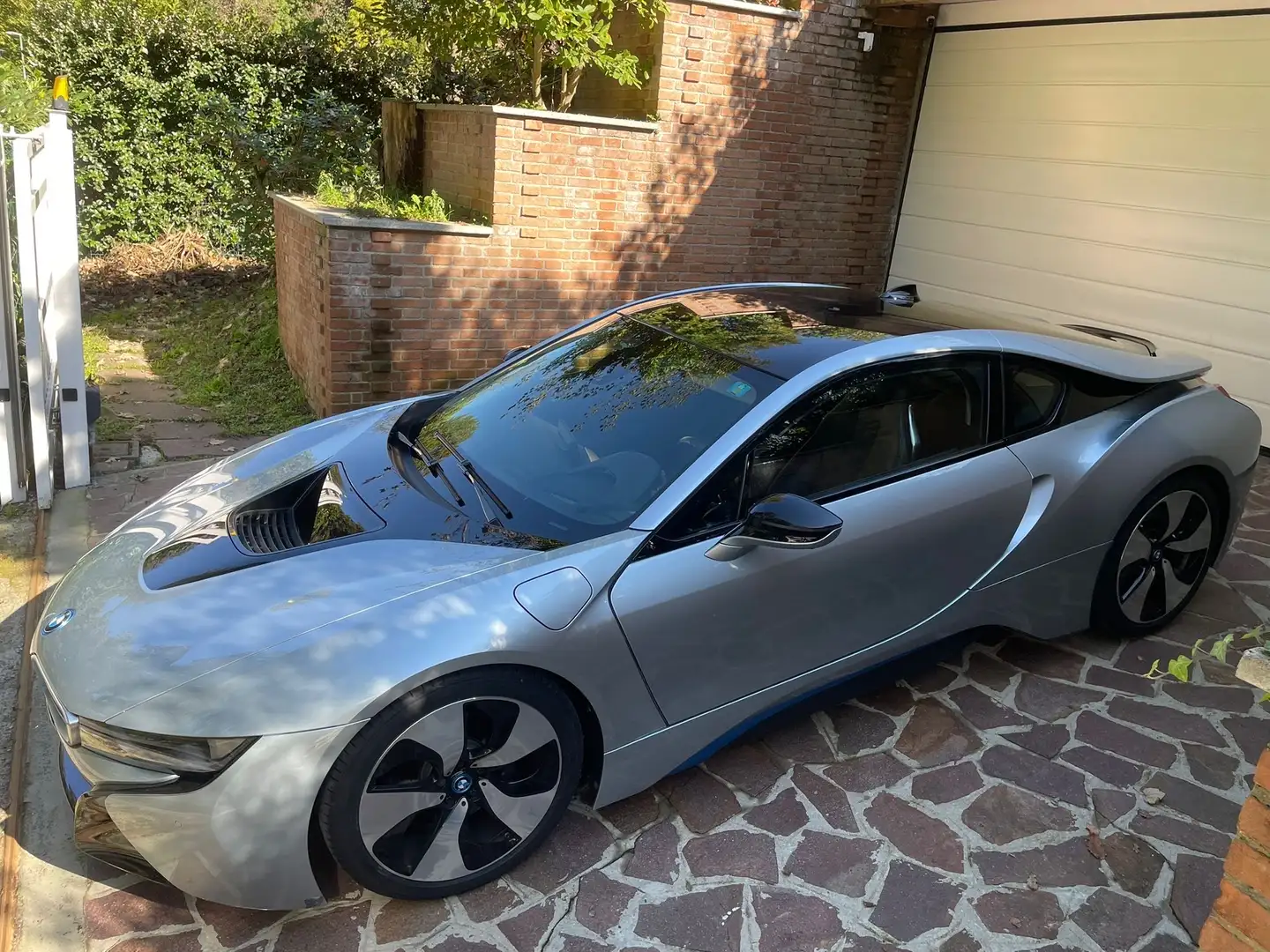 BMW i8 Coupe 1.5 auto - 1