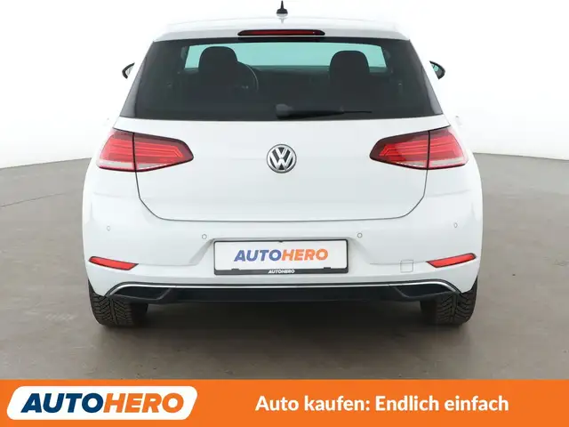 Volkswagen Golf view 5