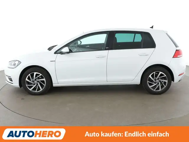 Volkswagen Golf view 3