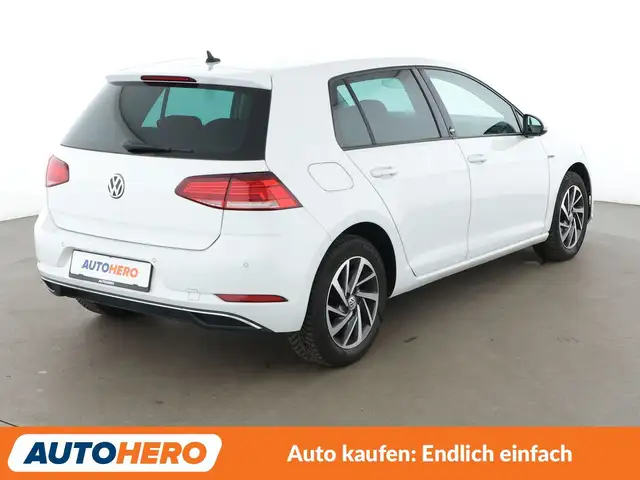 Volkswagen Golf view 6