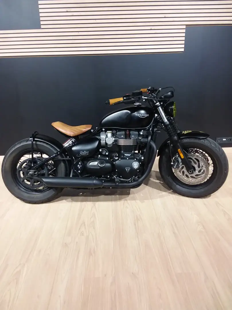 Triumph Bonneville Bobber Negro - 1