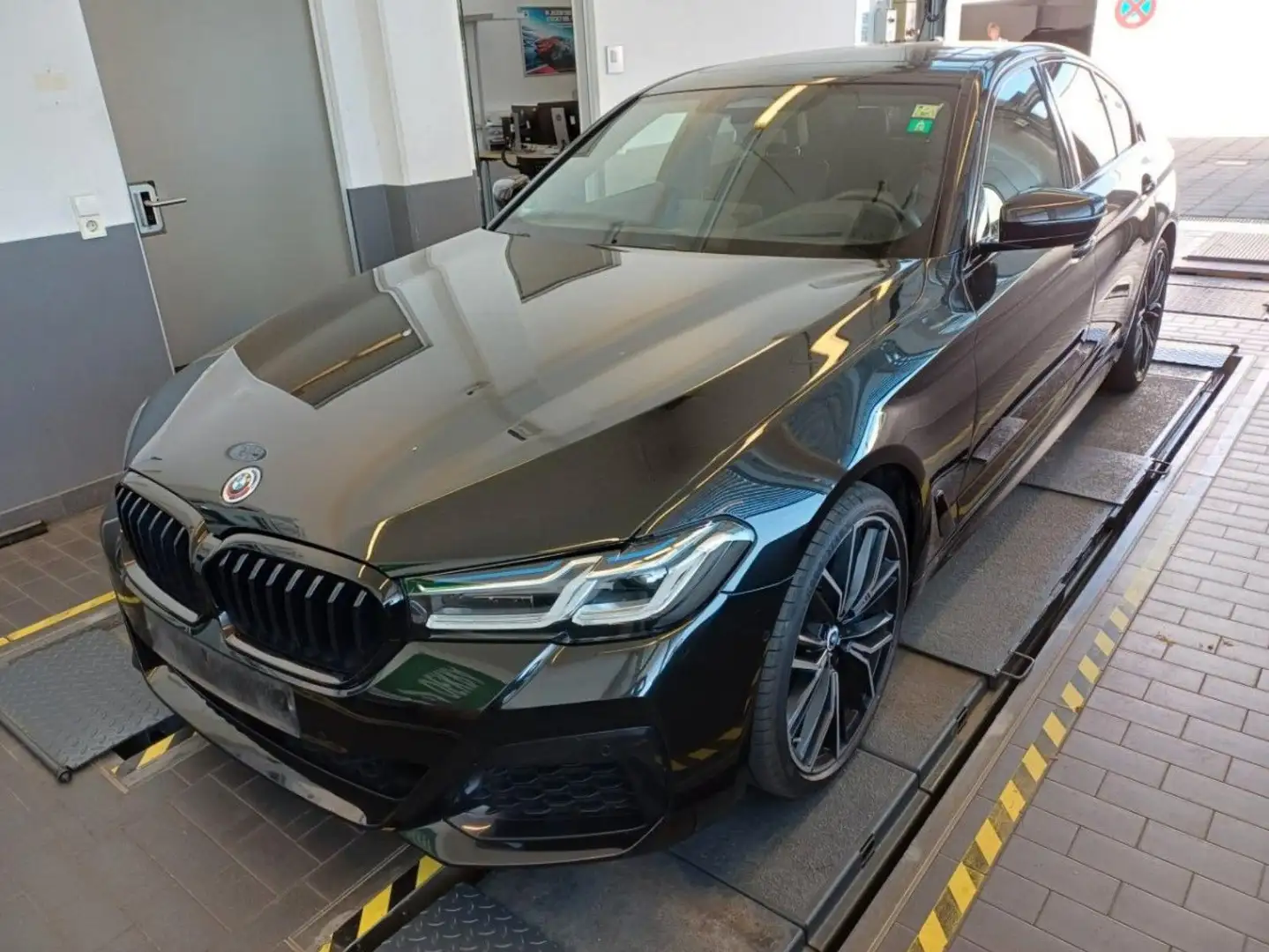 BMW 540 d xDr. M Sport eGSD*Sitzkl*Laser*StandH*H&K Schwarz - 1