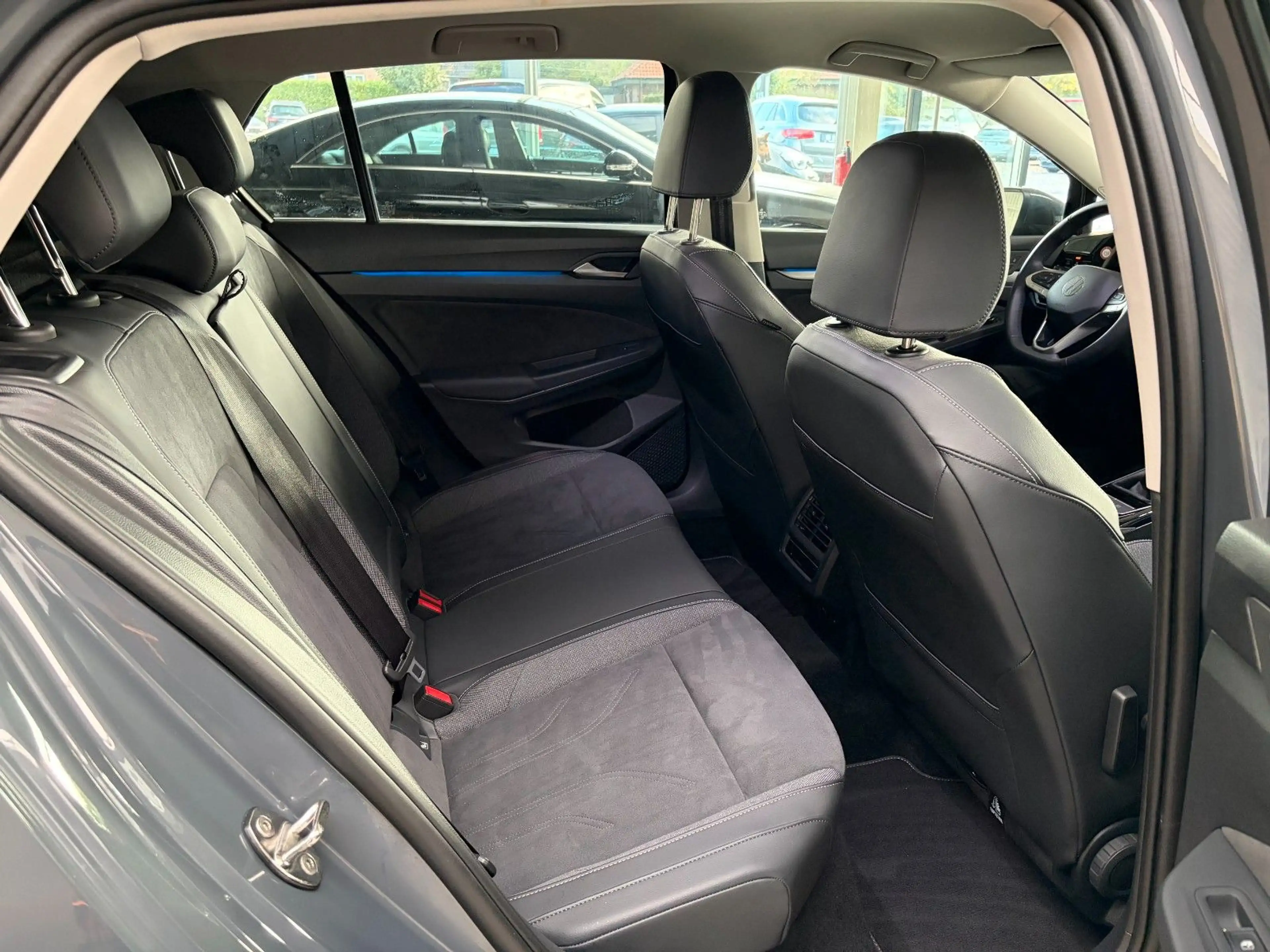 Volkswagen Golf VIII 1.5 TSI 110 kW Style/MATRIX/HUD/AHK — photo 10