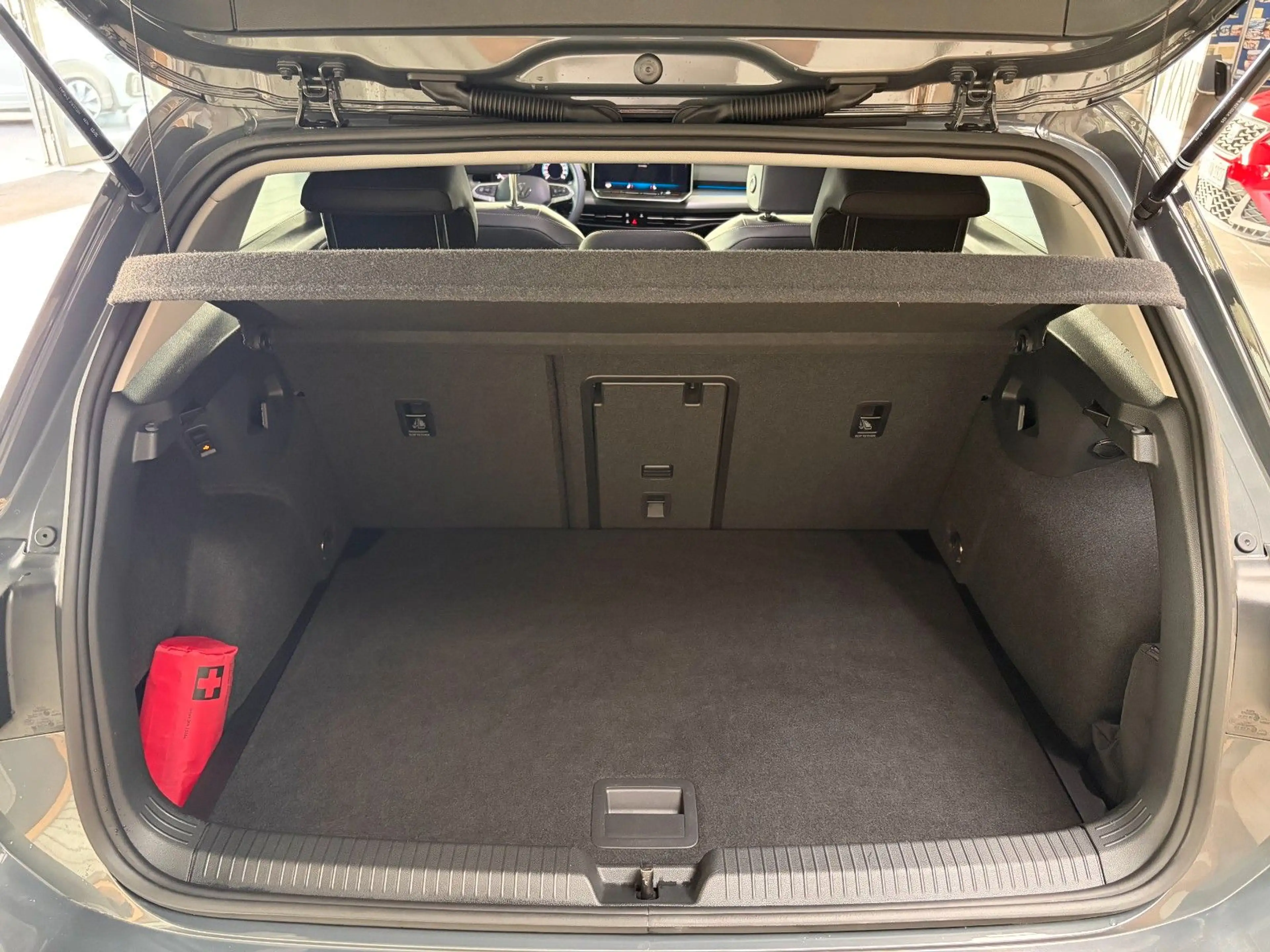 Volkswagen Golf VIII 1.5 TSI 110 kW Style/MATRIX/HUD/AHK — photo 9