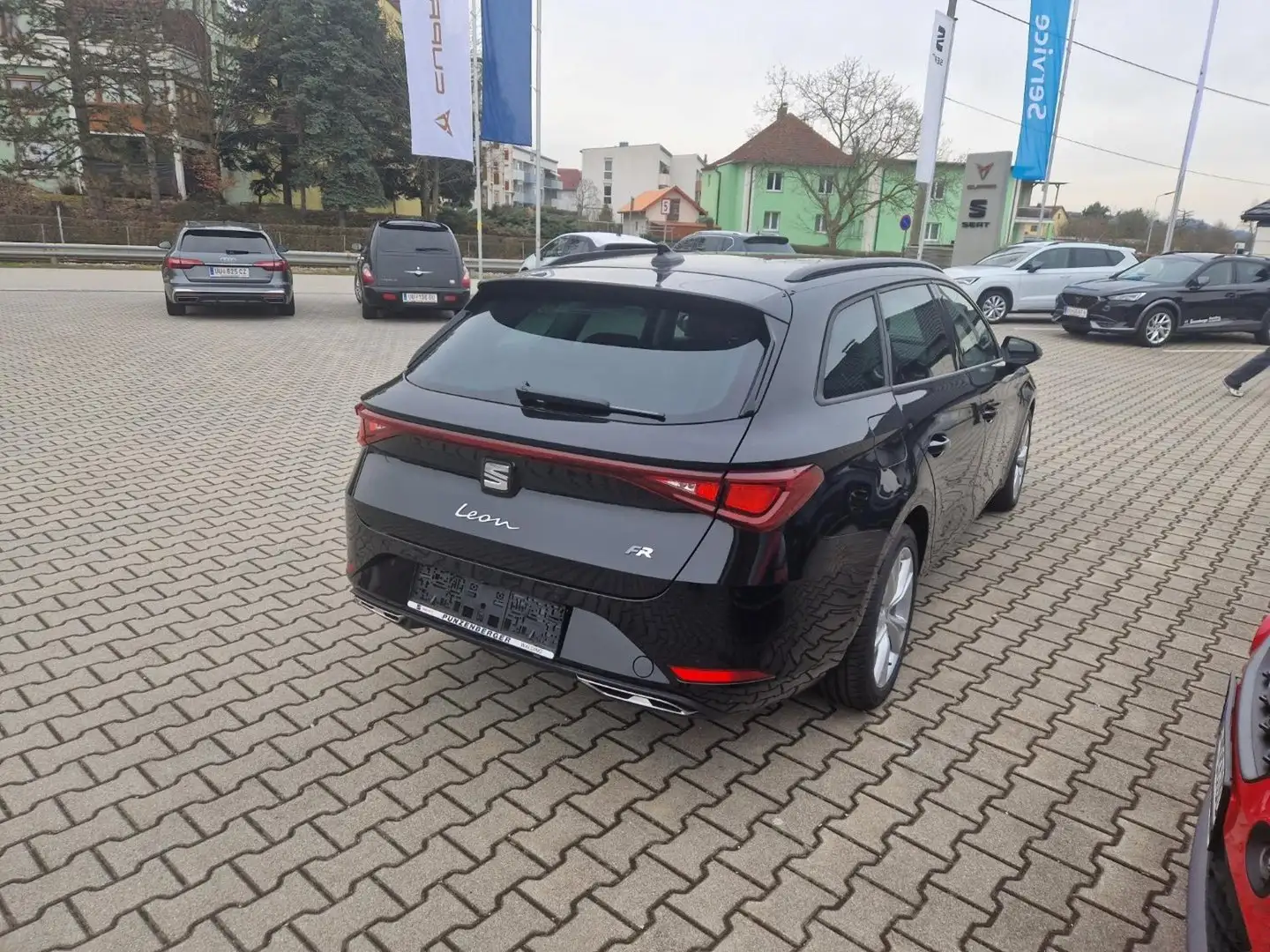 SEAT Leon FR 2.0 TDI 115 PS Schwarz - 2