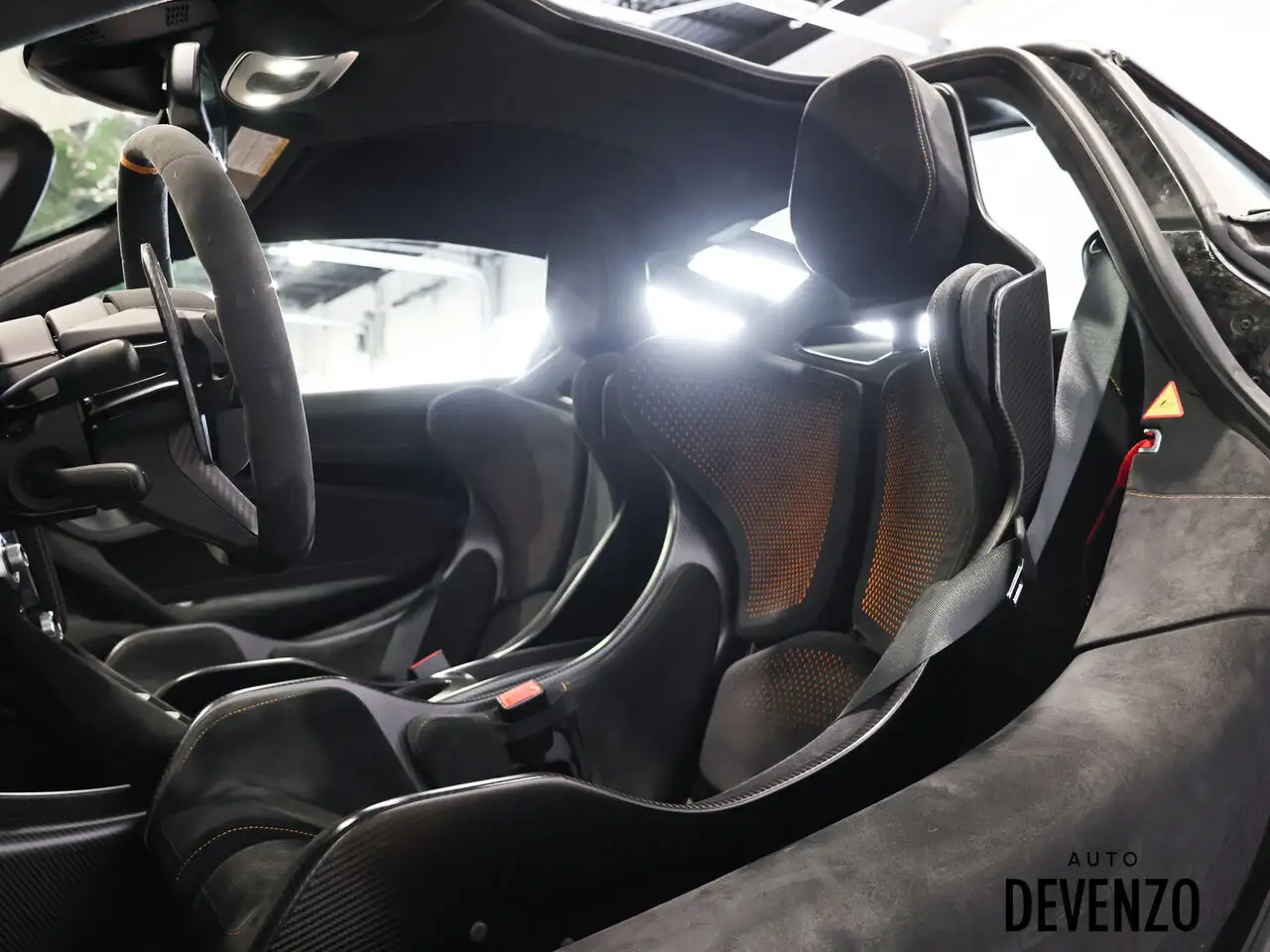 McLaren 765LT снимка McLaren 765LT