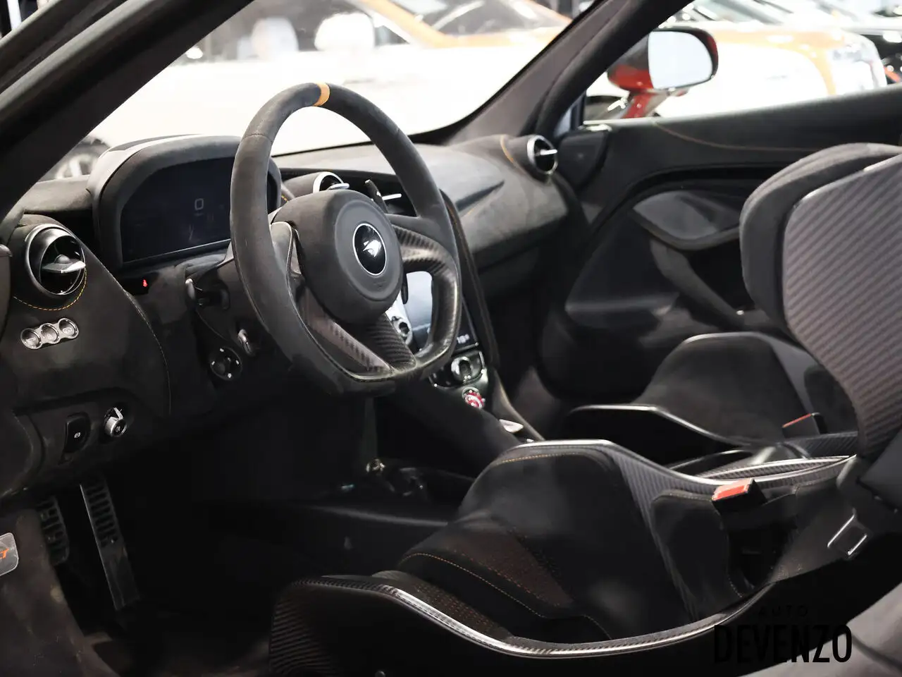 McLaren 765LT снимка McLaren 765LT