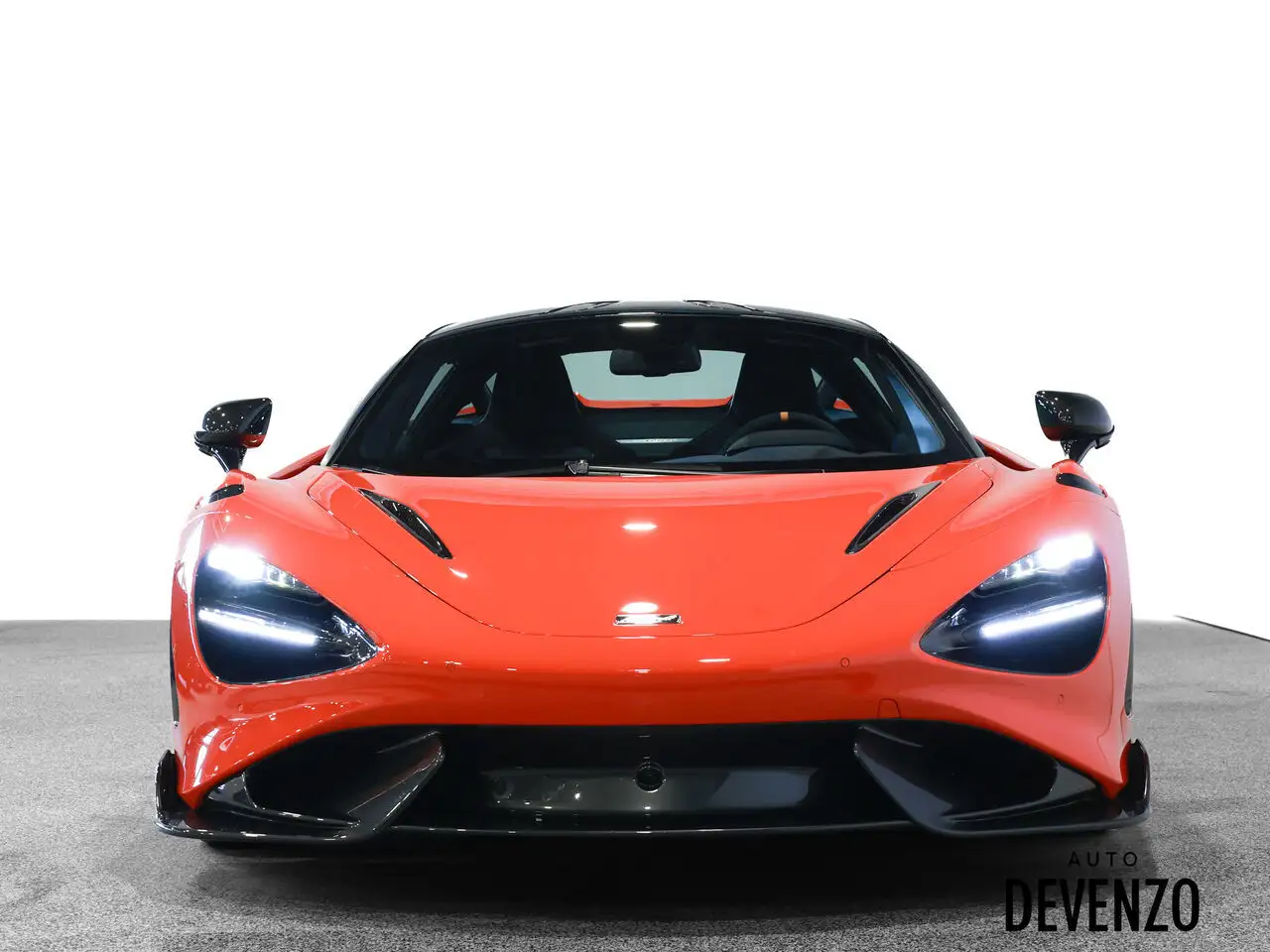 McLaren 765LT снимка McLaren 765LT