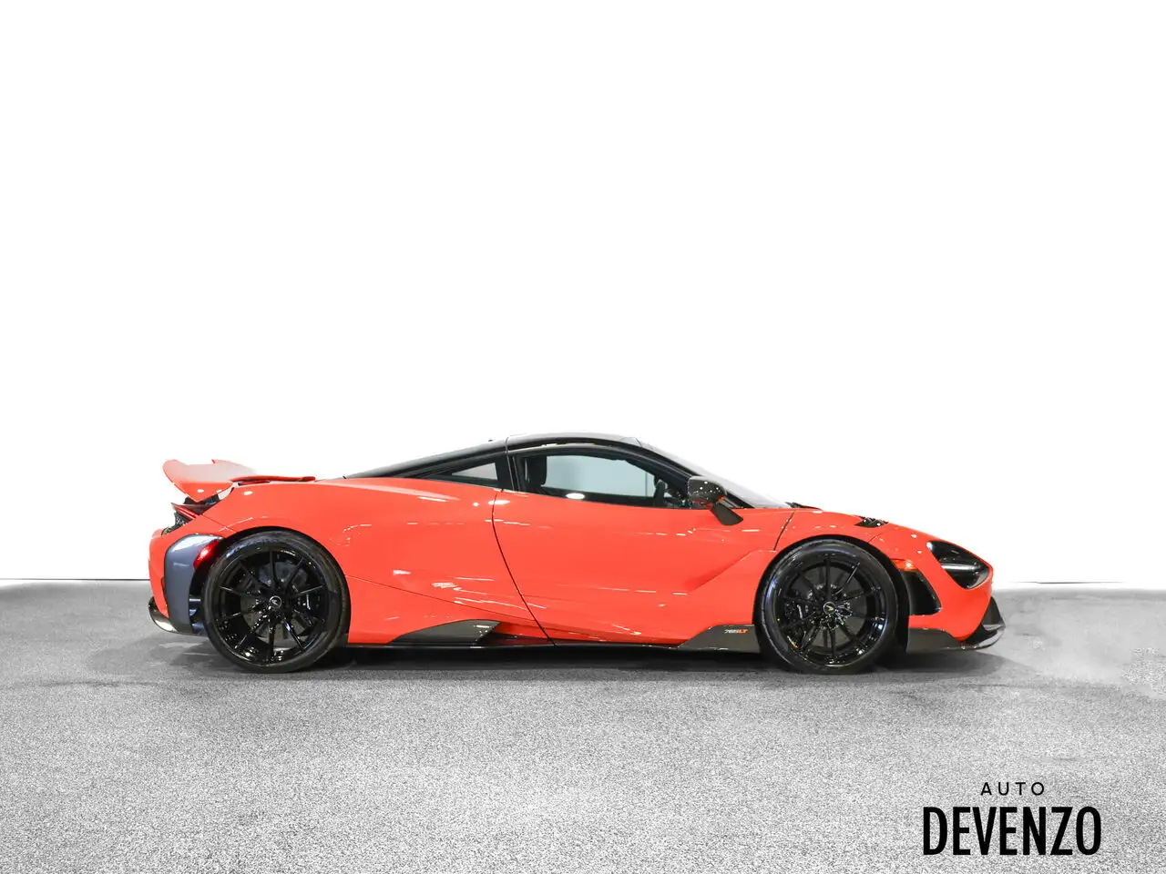 McLaren 765LT снимка McLaren 765LT