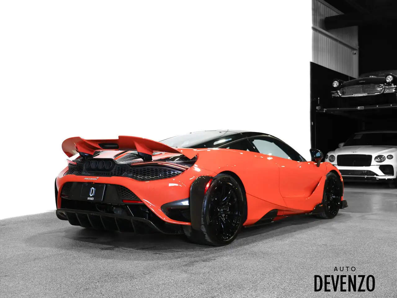 McLaren 765LT снимка McLaren 765LT