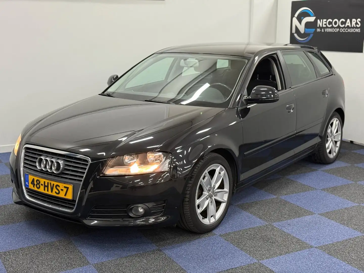 Audi A3 Sportback 1.8 TFSI Ambition Business Edition / NAP Schwarz - 2