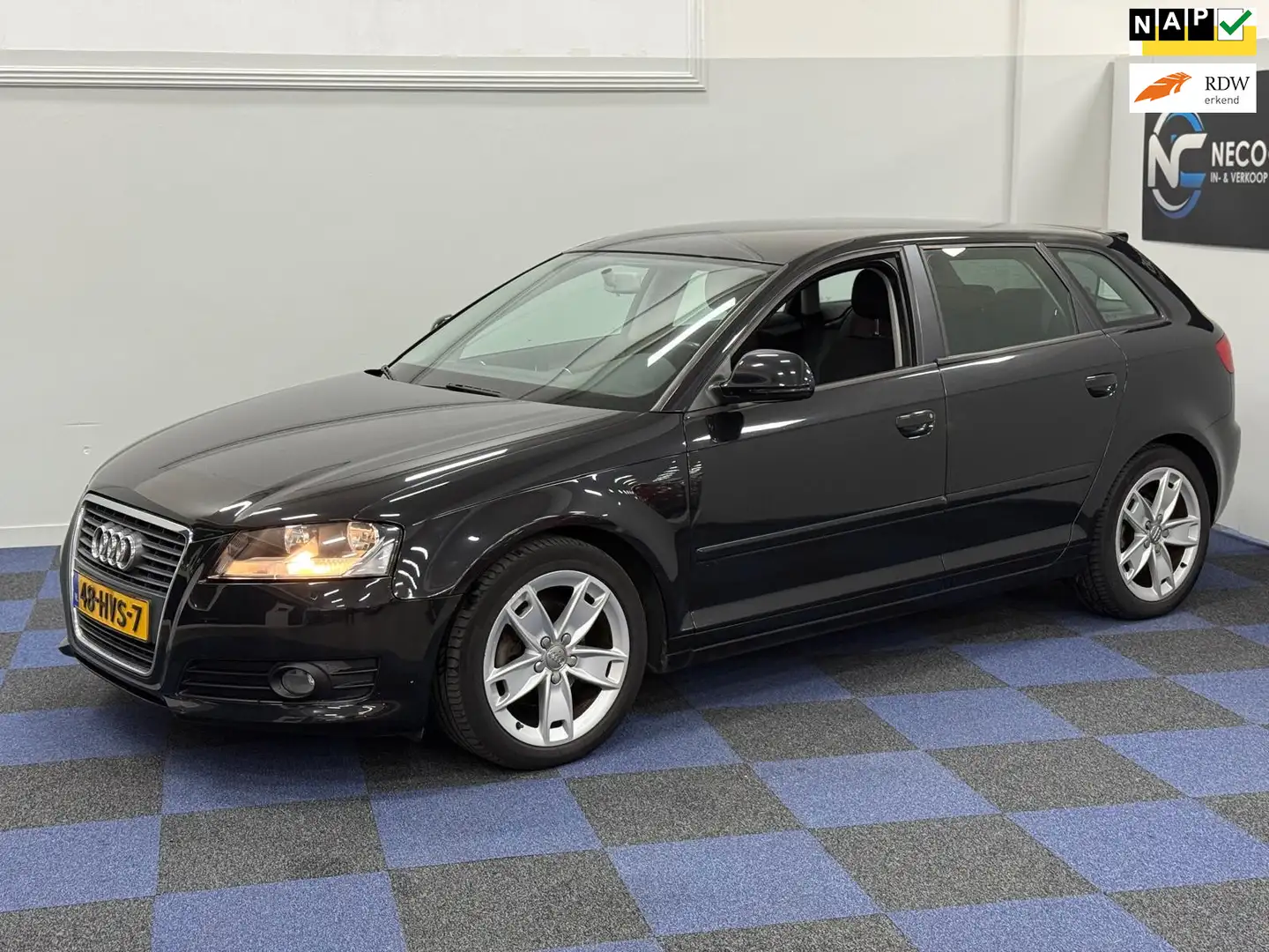 Audi A3 Sportback 1.8 TFSI Ambition Business Edition / NAP Schwarz - 1