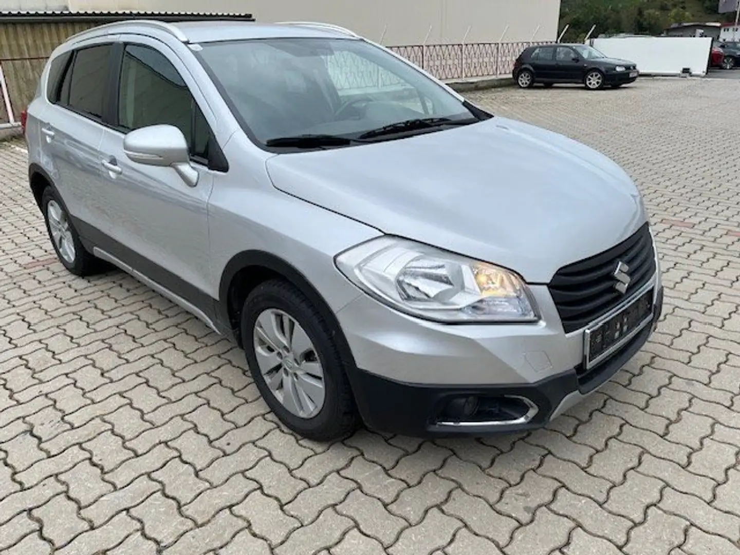 Suzuki SX4 S-Cross 1,6 DDiS AllGrip Flash 4x4 Silber - 1