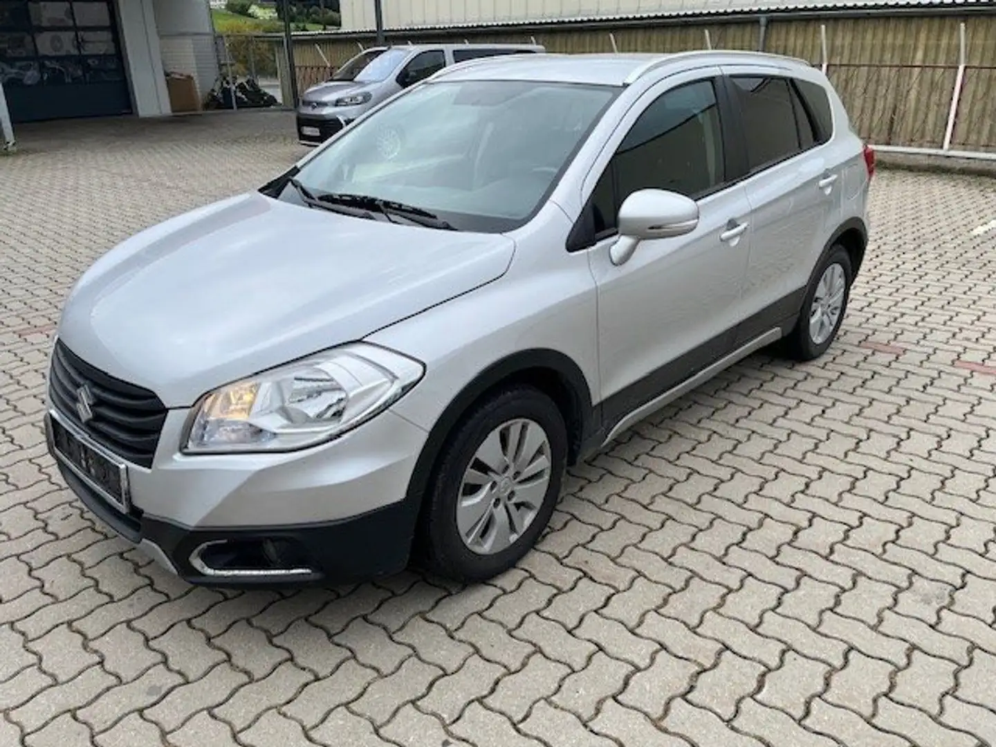 Suzuki SX4 S-Cross 1,6 DDiS AllGrip Flash 4x4 Silber - 2