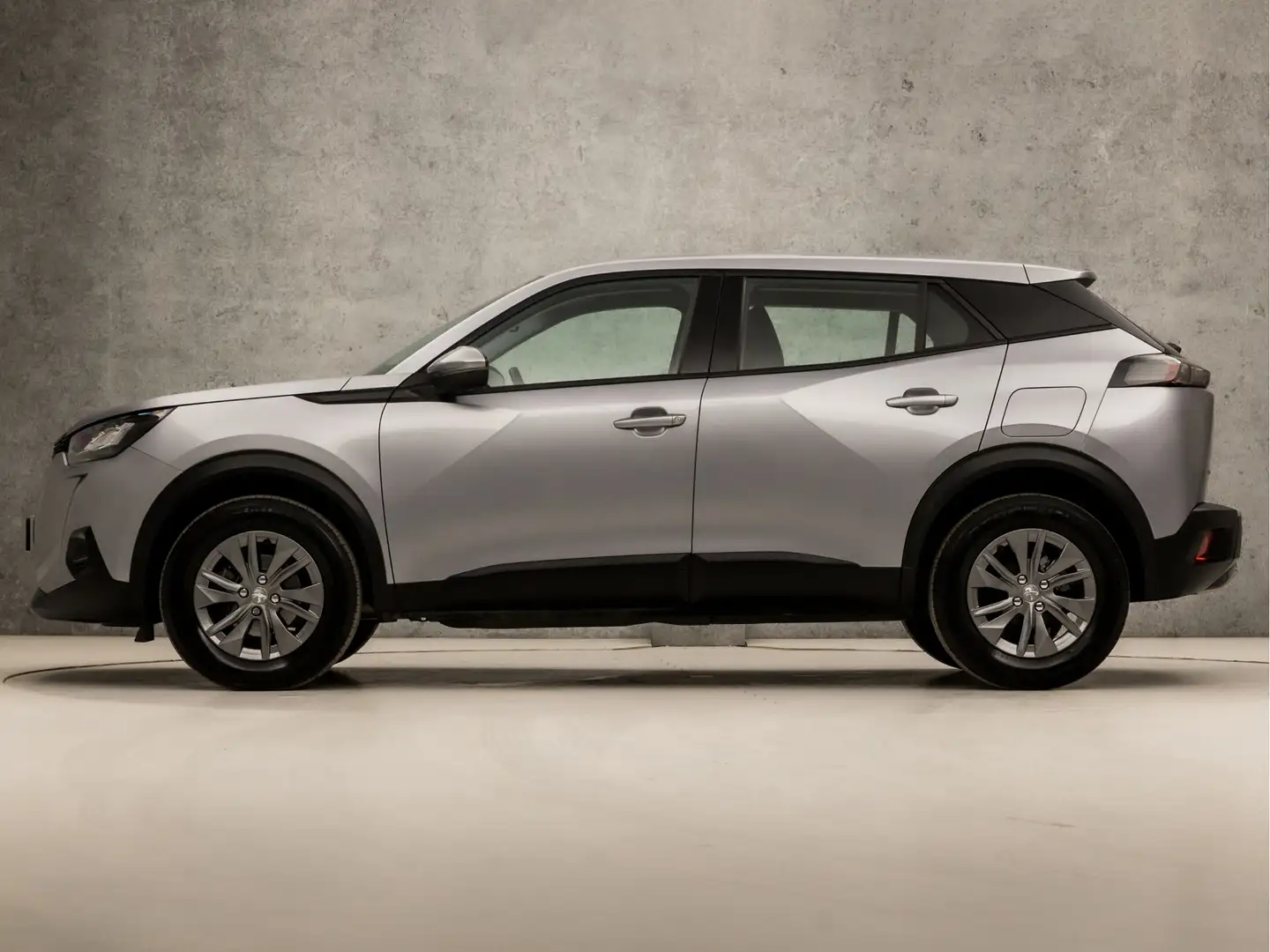 Peugeot 2008 1.2 PureTech Sport Automaat (APPLE CARPLAY, GROOT Grijs - 2