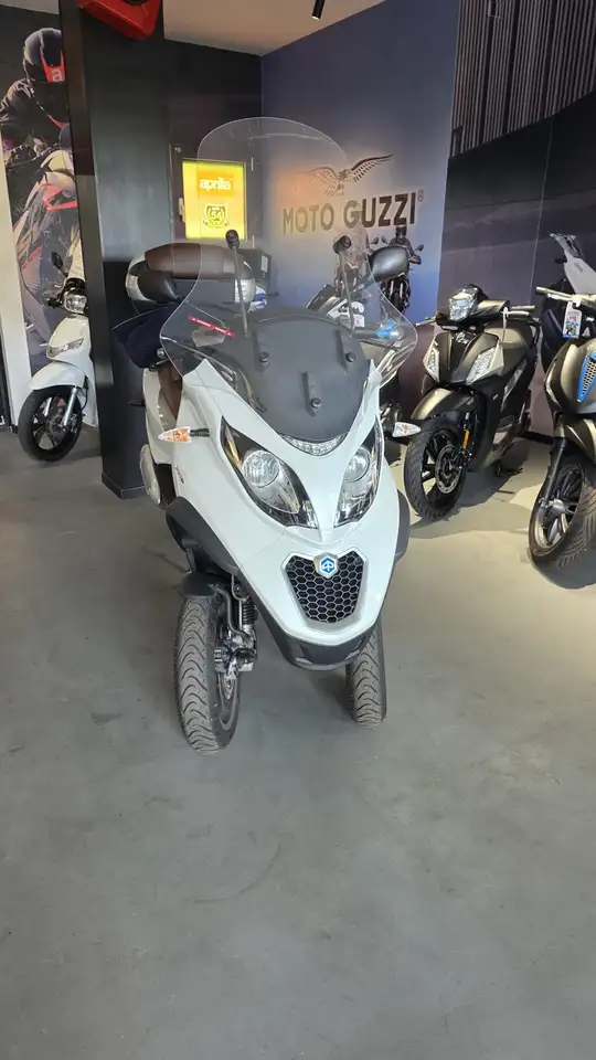 Piaggio MP3 300