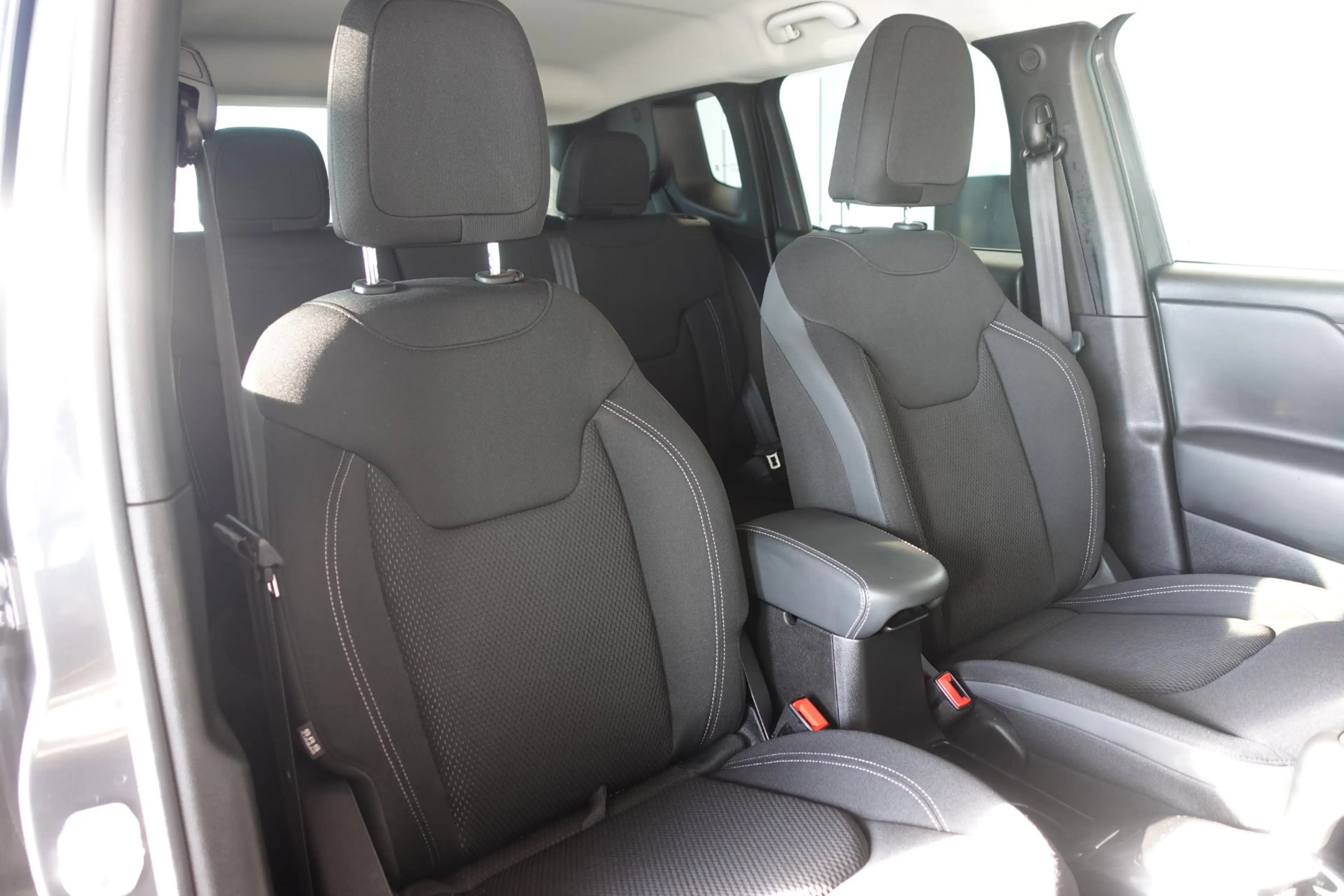 Jeep Renegade 1.5 Multiair T4 FWD DCT7 e-Hybrid Night E — photo 6