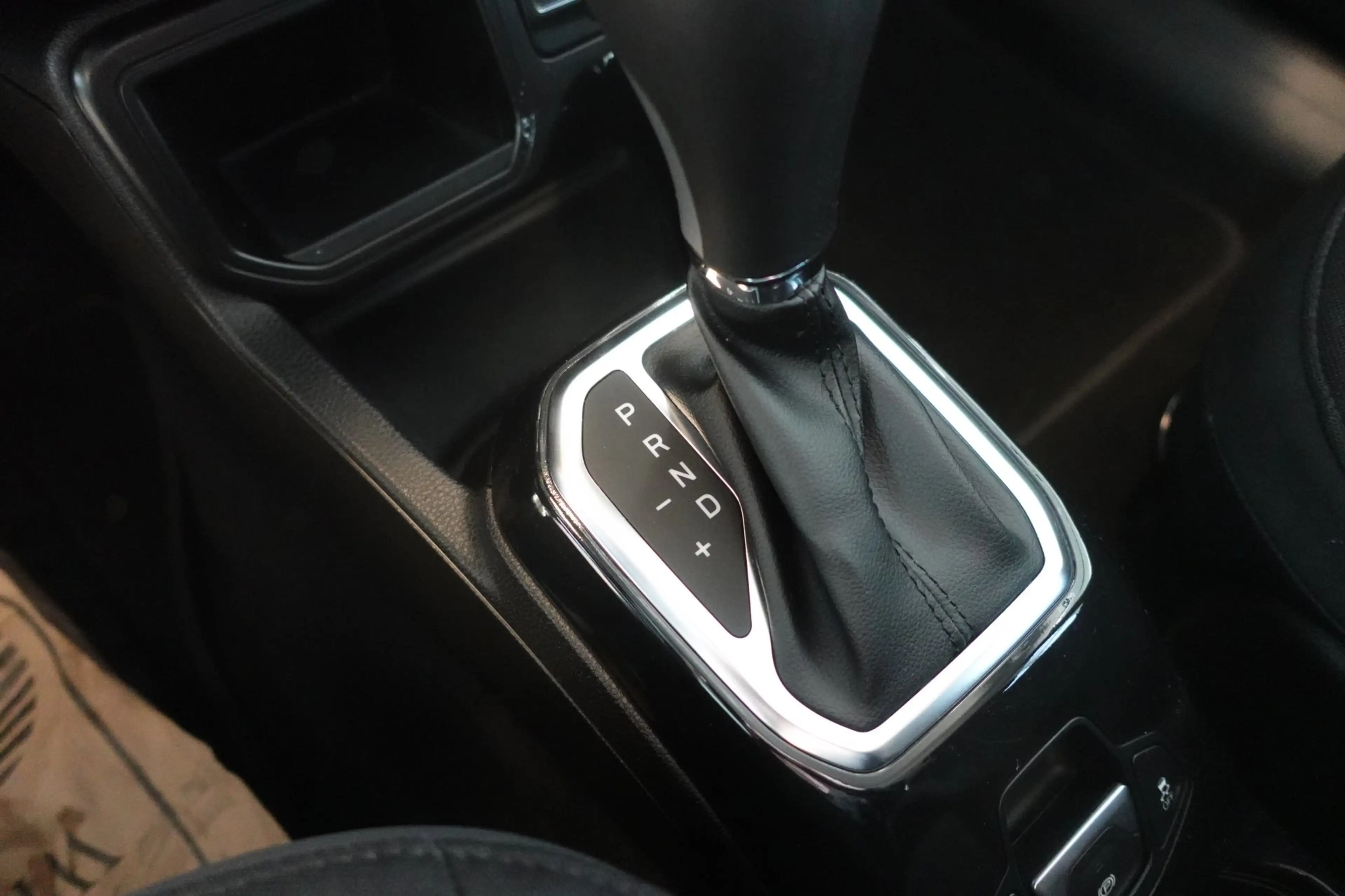 Jeep Renegade 1.5 Multiair T4 FWD DCT7 e-Hybrid Night E — photo 12
