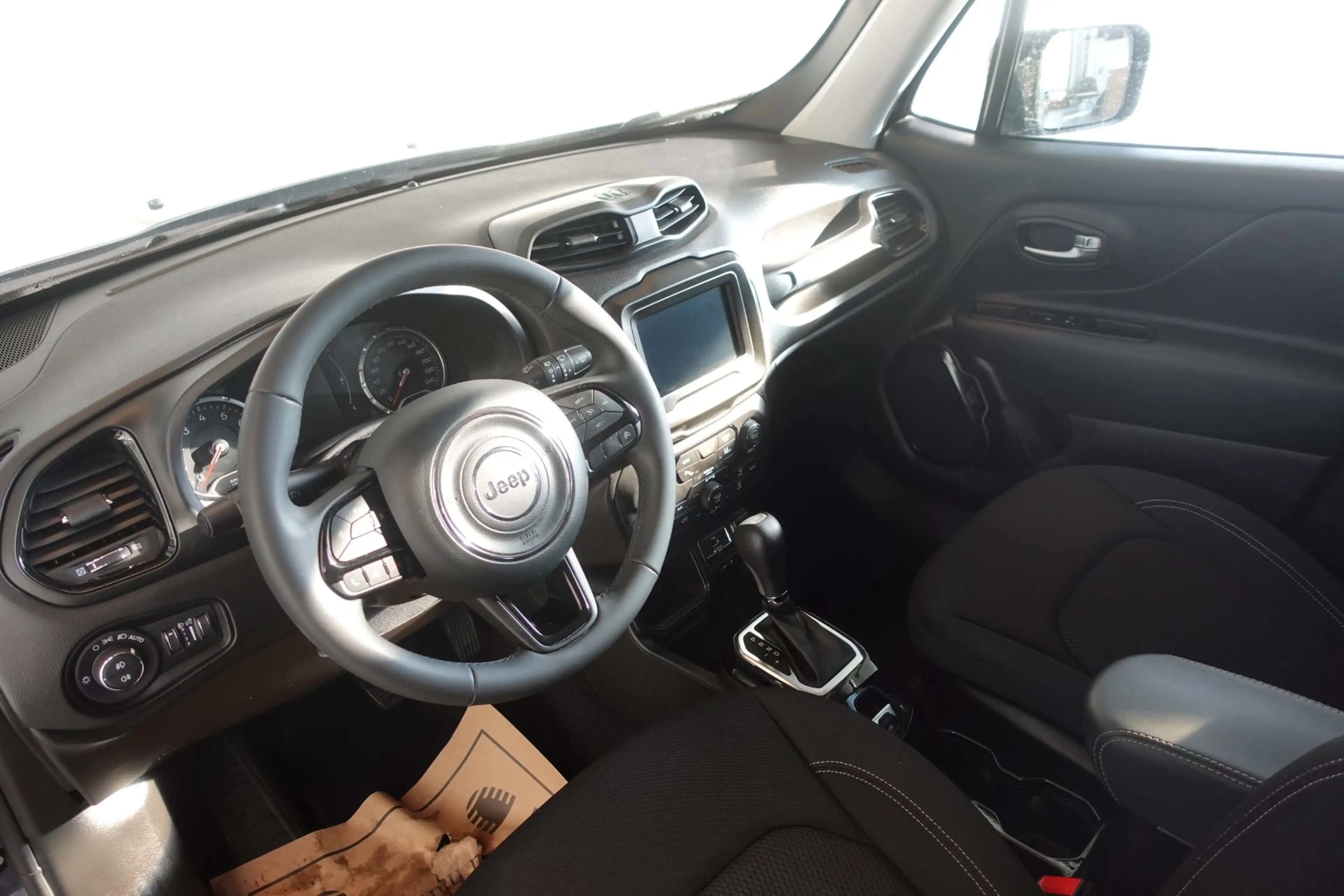 Jeep Renegade 1.5 Multiair T4 FWD DCT7 e-Hybrid Night E — photo 7