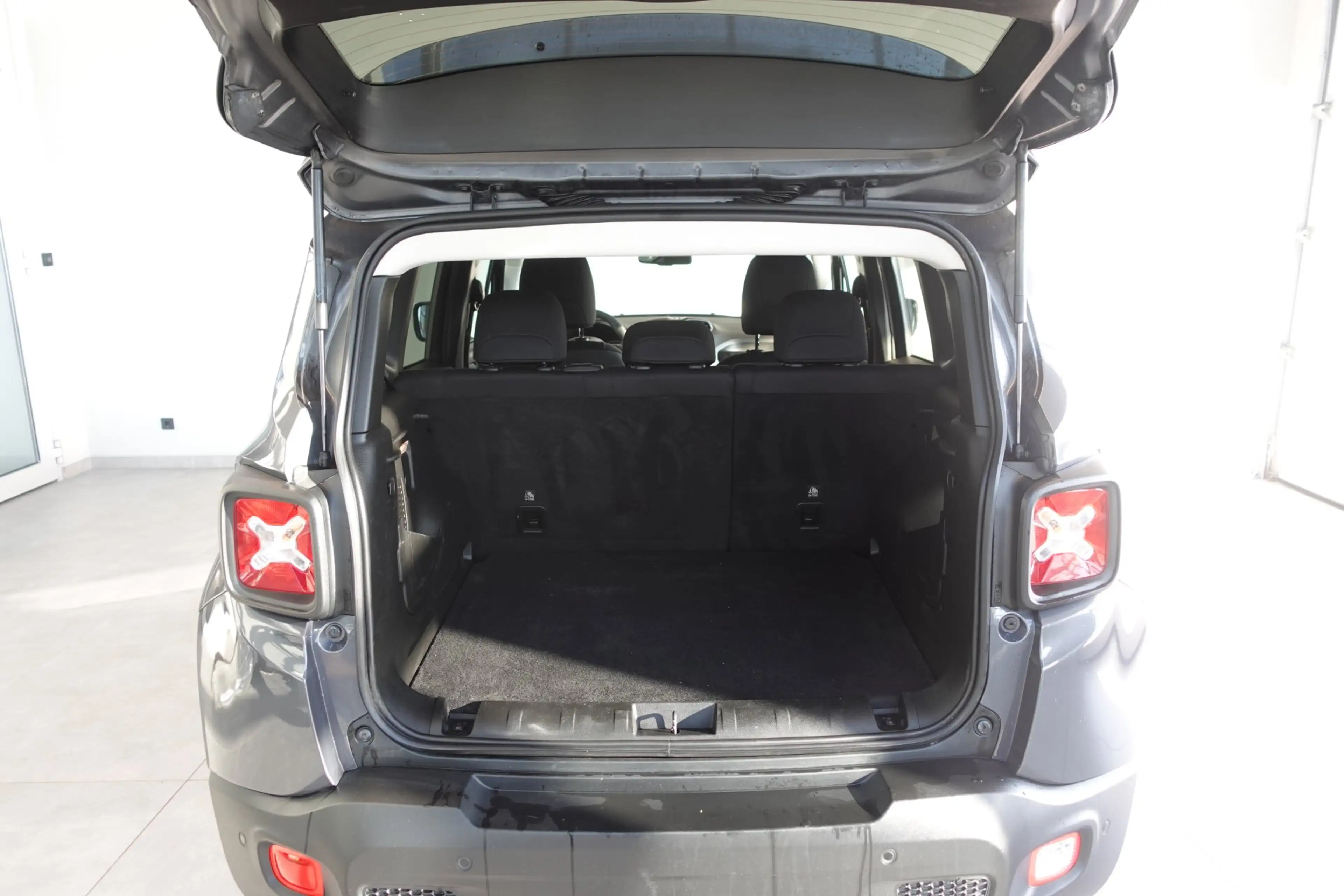 Jeep Renegade 1.5 Multiair T4 FWD DCT7 e-Hybrid Night E — photo 13