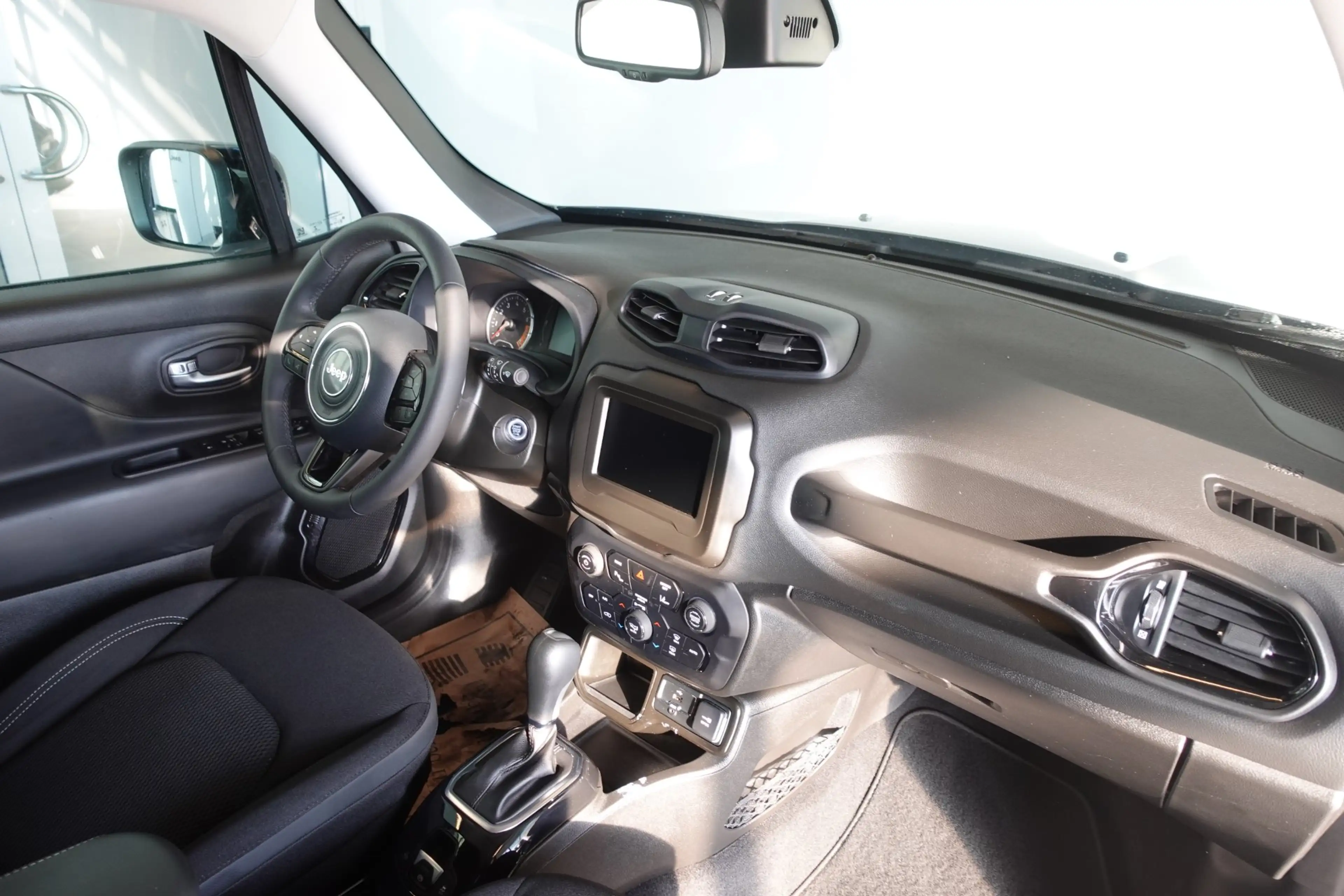 Jeep Renegade 1.5 Multiair T4 FWD DCT7 e-Hybrid Night E — photo 5