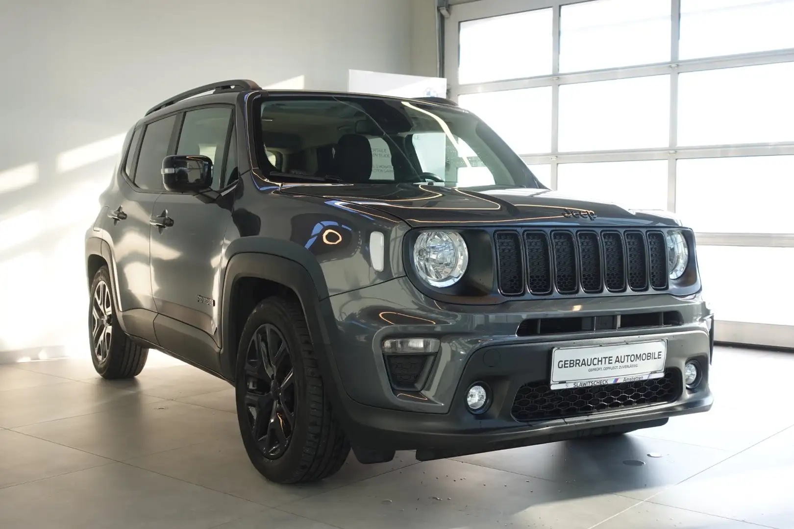 Jeep Renegade 1.5 Multiair T4 FWD DCT7 e-Hybrid Night E Grau - 1