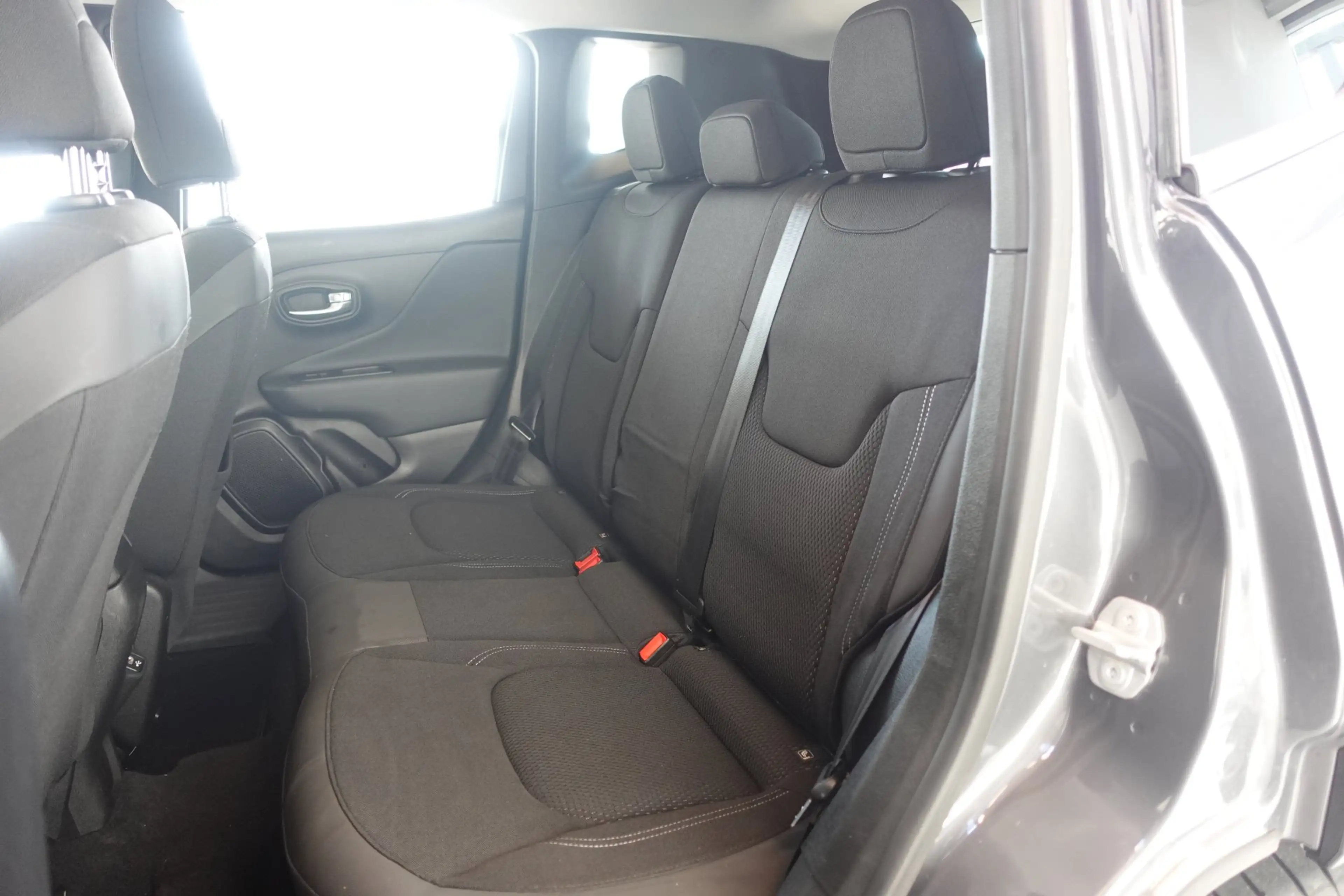 Jeep Renegade 1.5 Multiair T4 FWD DCT7 e-Hybrid Night E — photo 8
