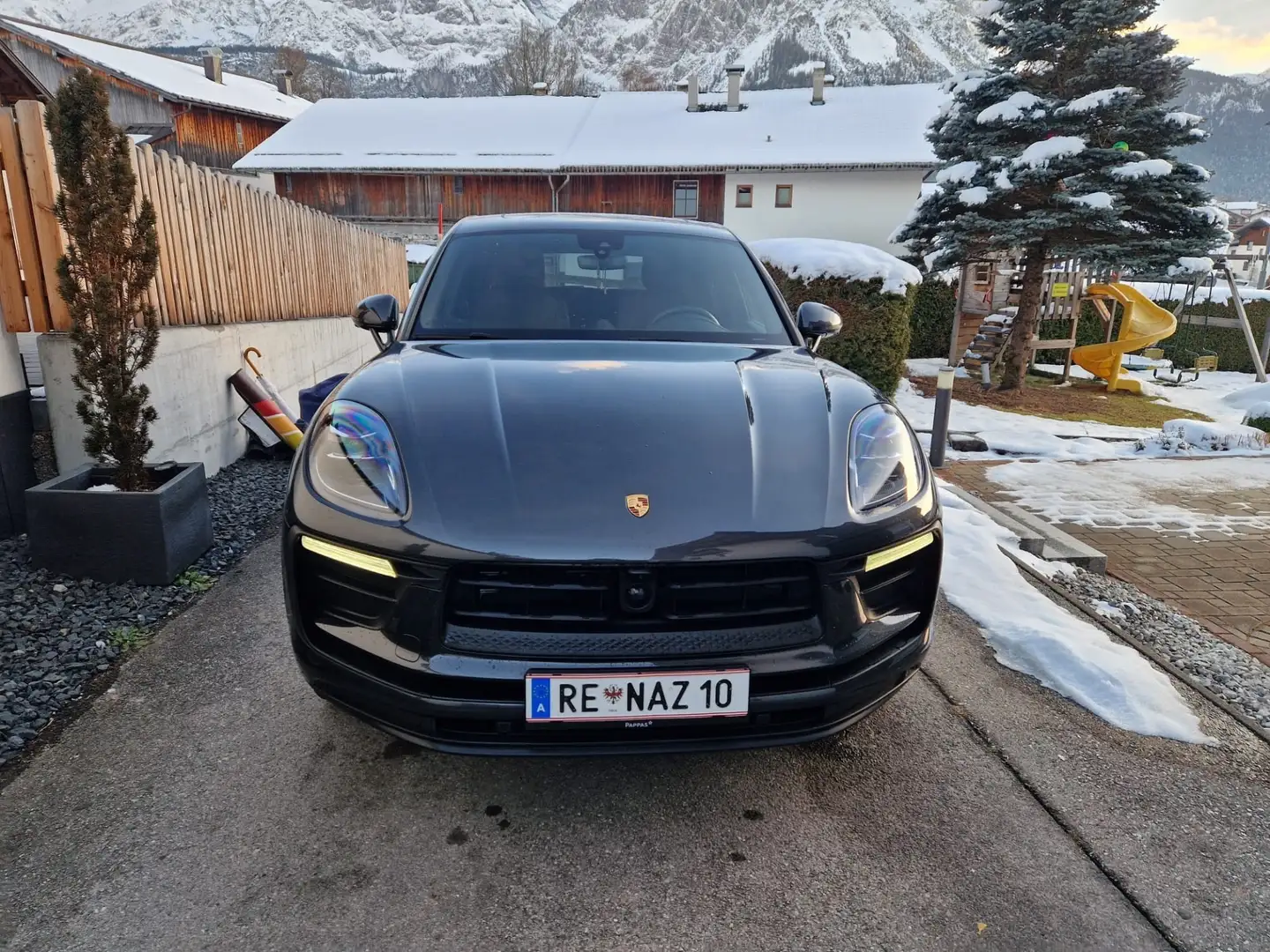 Porsche Macan JT22 inkl. Anhängerkupplung Schwarz - 2