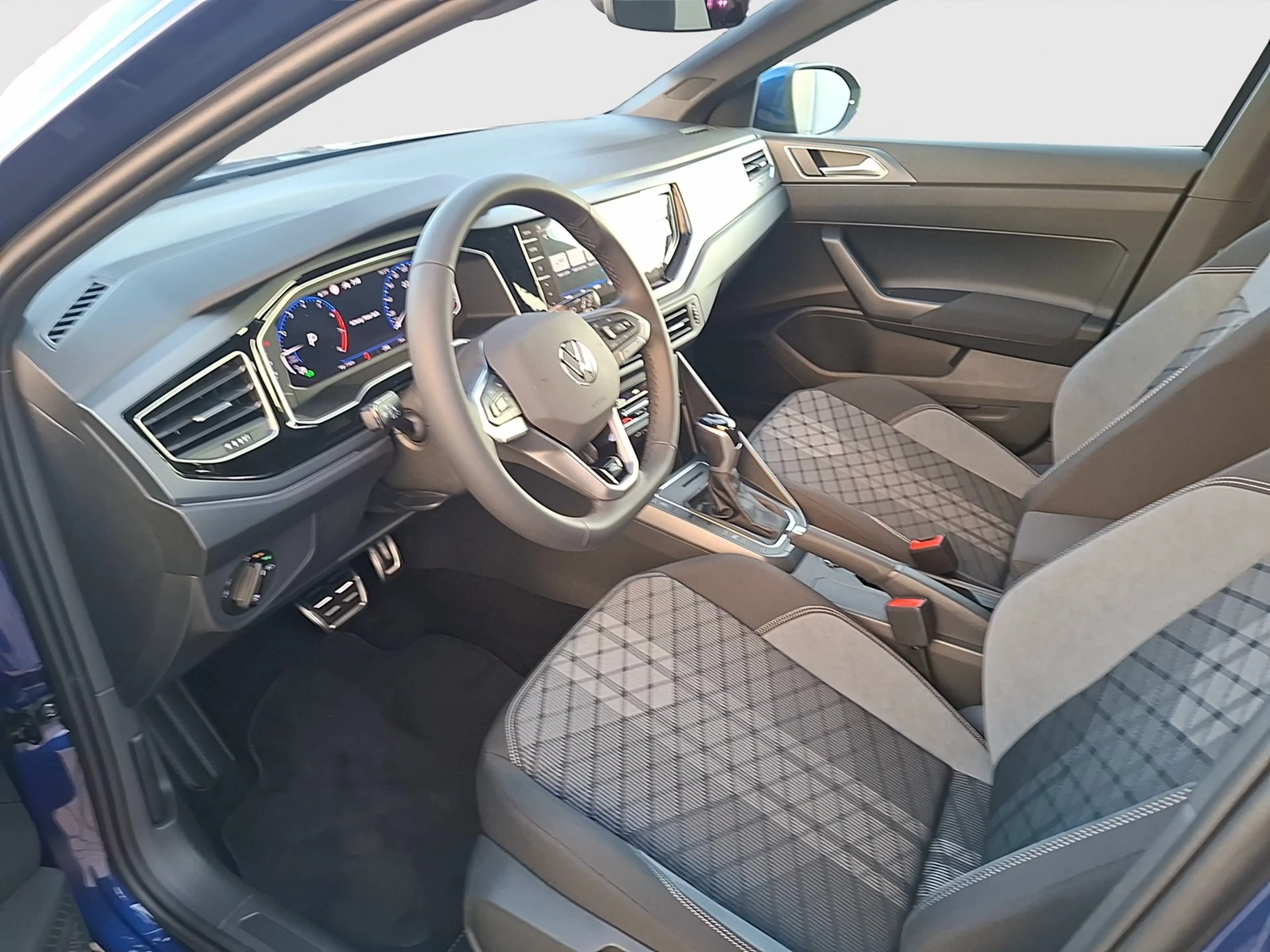Volkswagen Taigo R-Line DSG AHZV Navi-Pro AppConnect ACC — photo 9