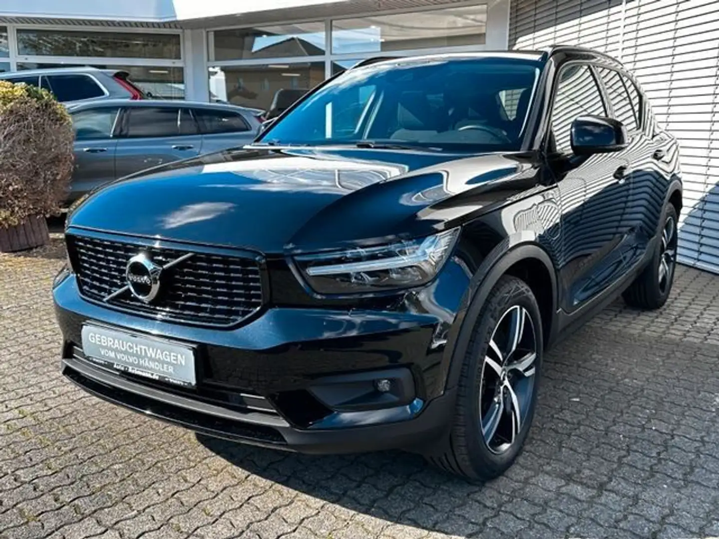Volvo XC40 T5 R Design Expression Plug-In Hybrid Schwarz - 1