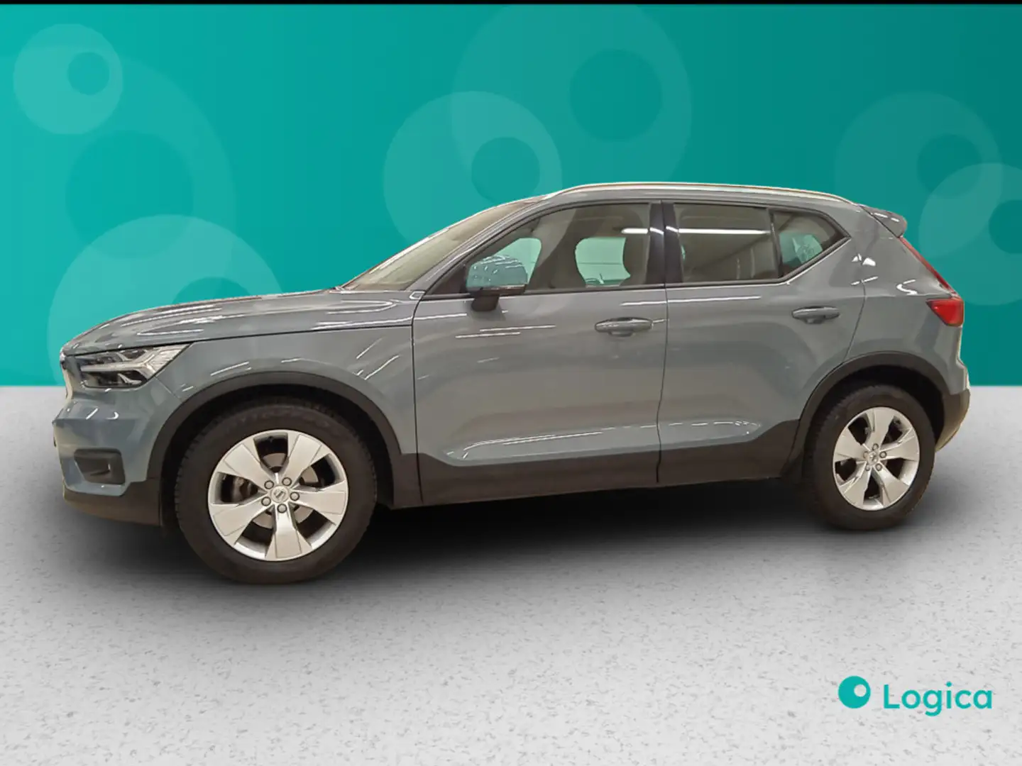 Volvo XC40 1.5 T3 Momentum Pro Šedá - 2